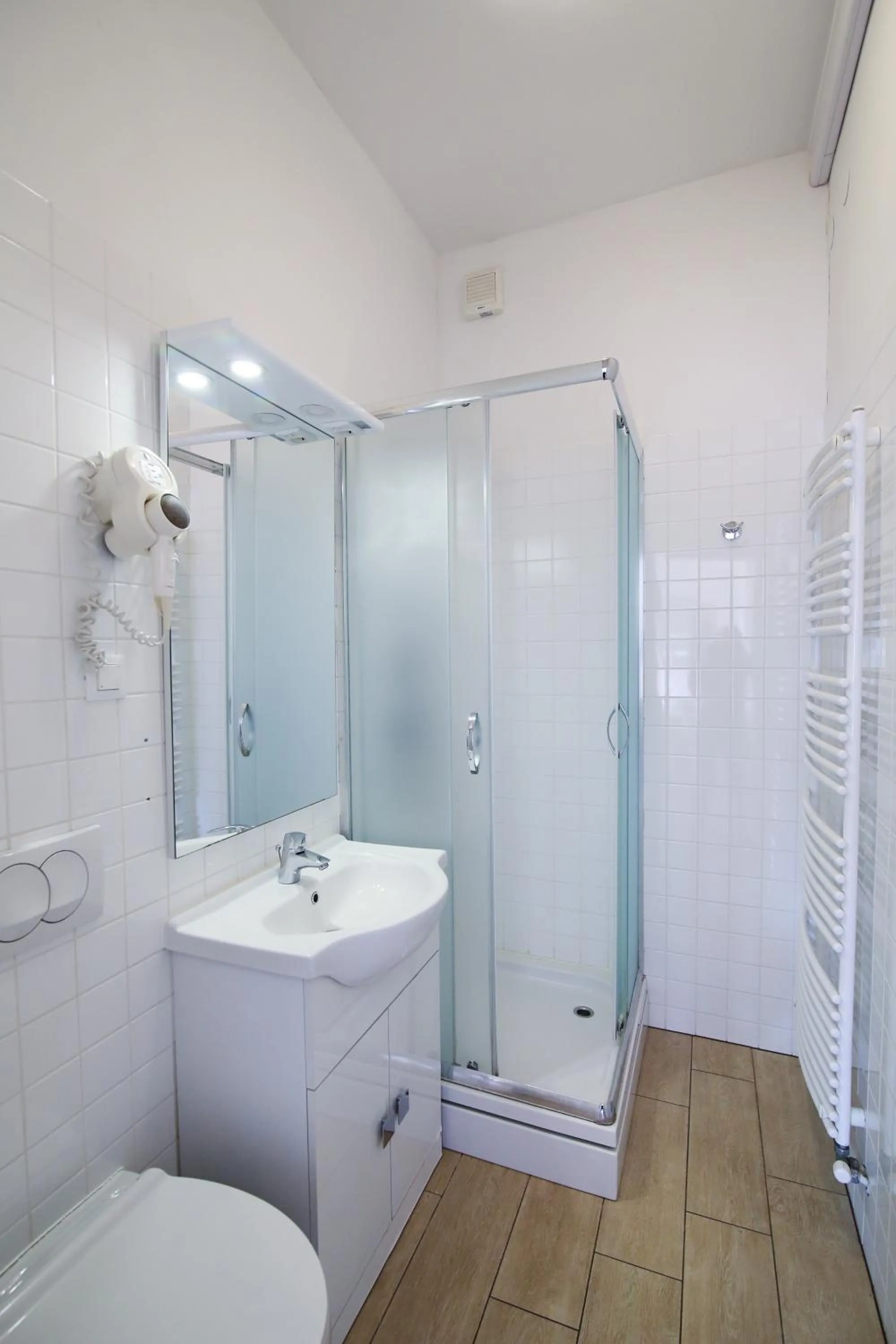 Shower in Hotel Katrca