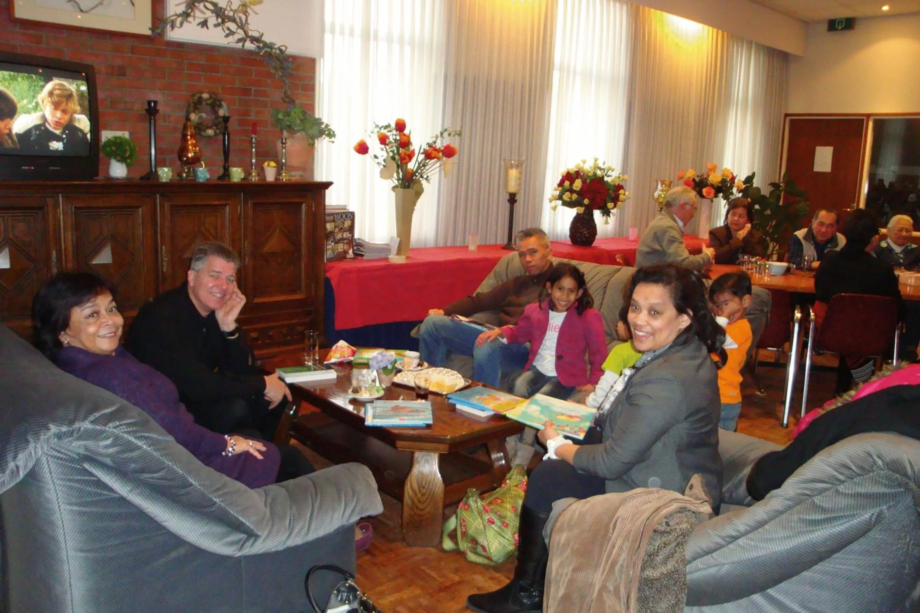 Communal lounge/ TV room in Hostel Herberg de Esborg Scheemda