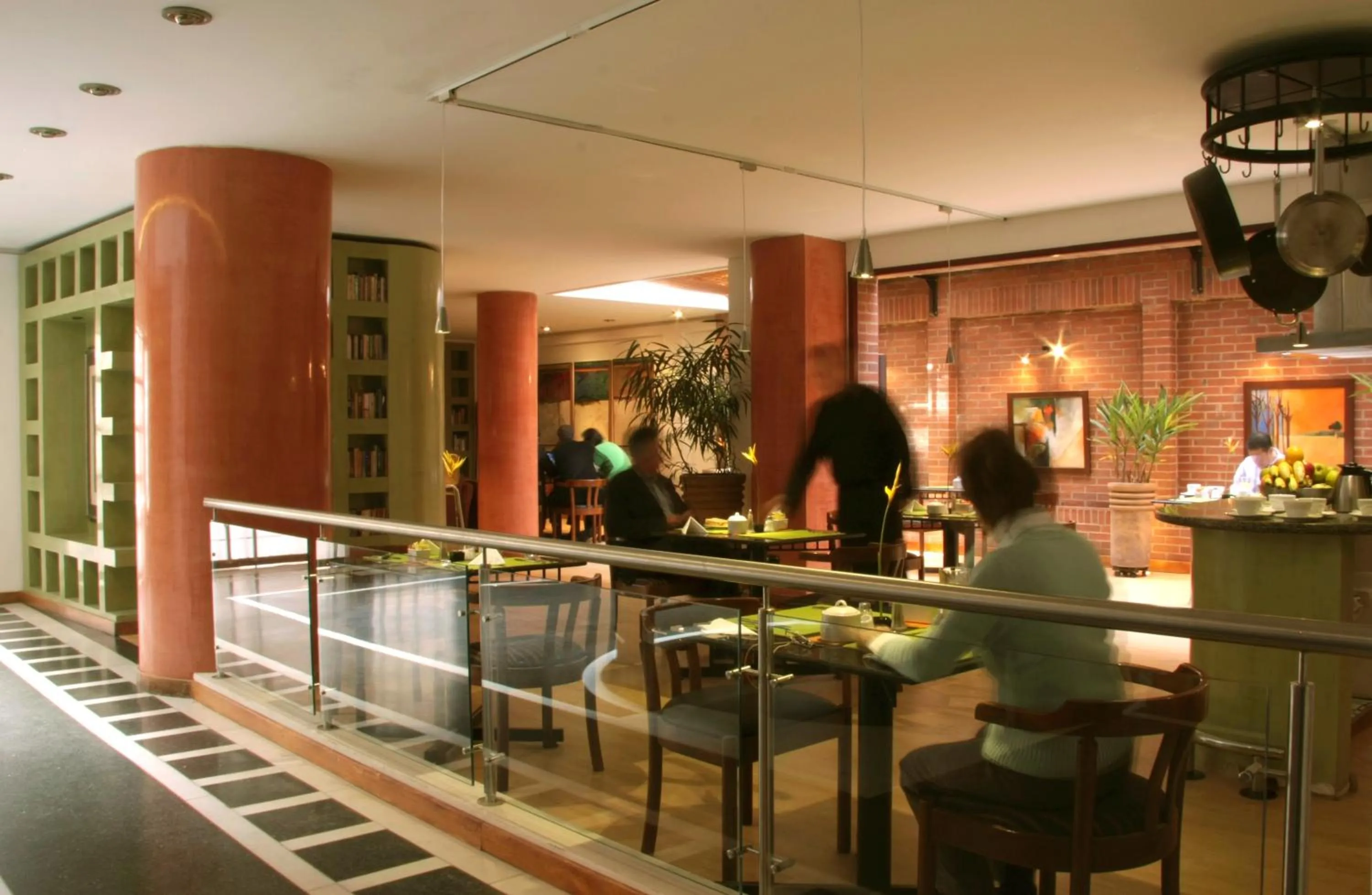 Restaurant/places to eat in Casa Real 93