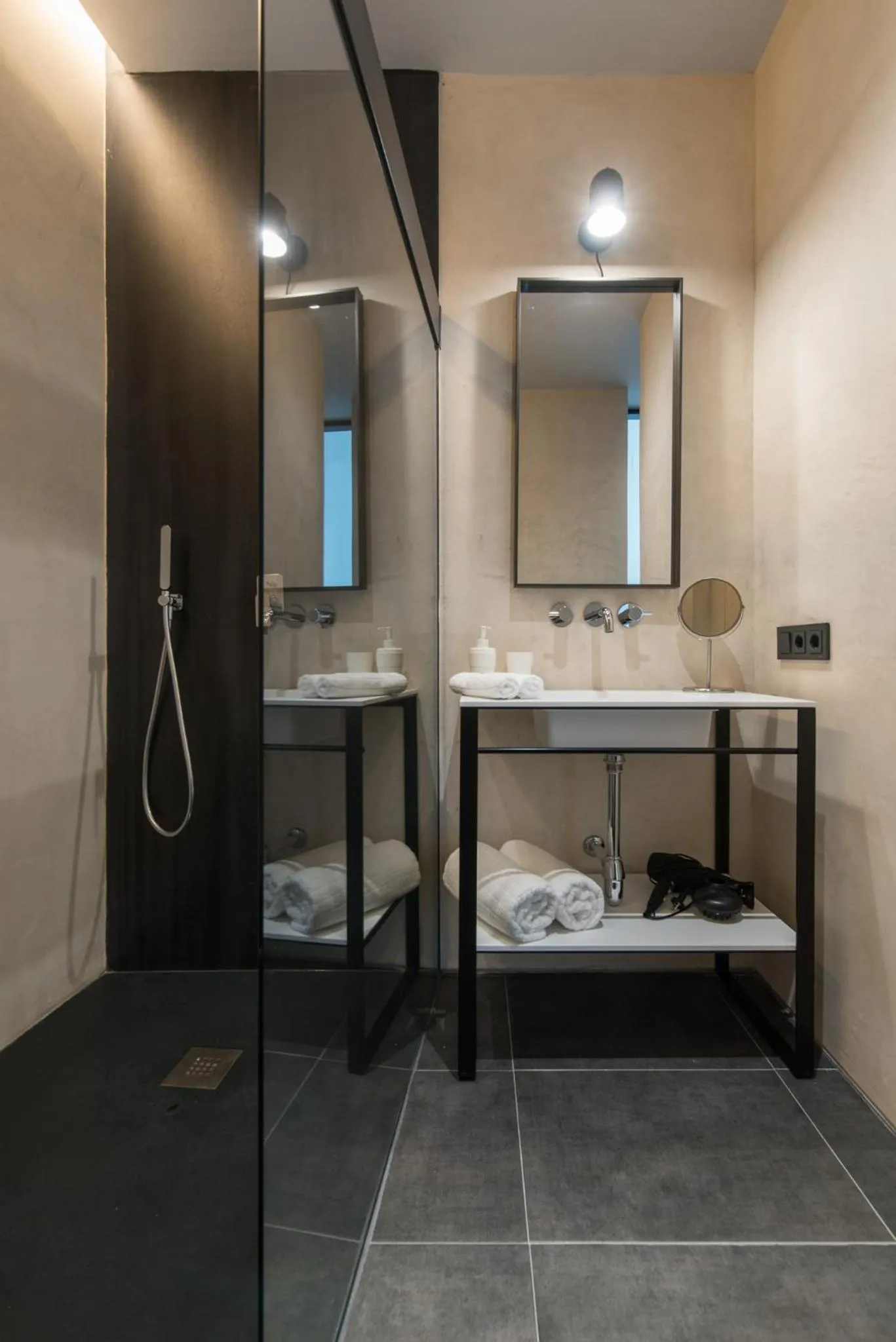 Bathroom in Welldone Antiquarium