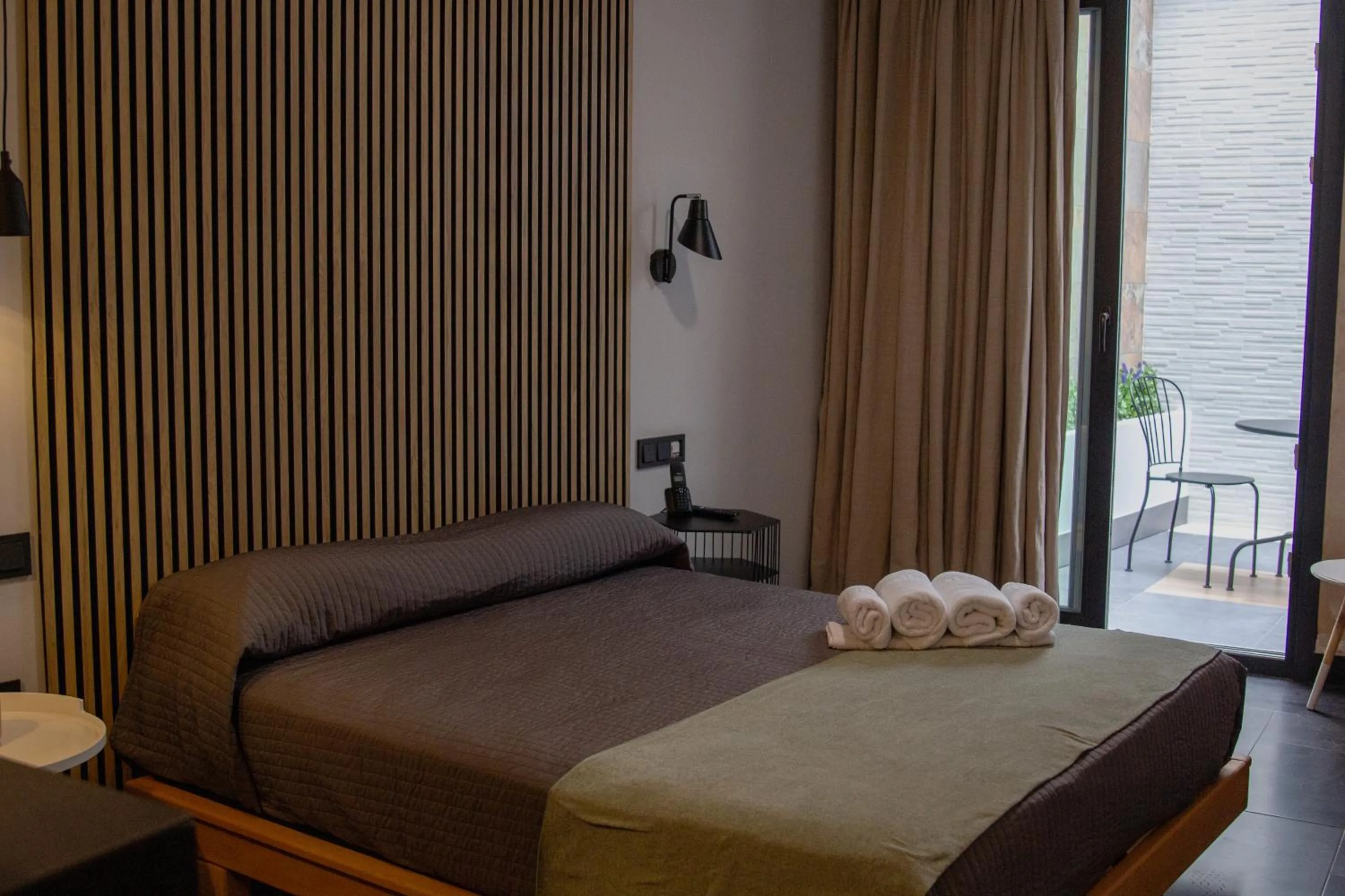 Bed in Welldone Antiquarium