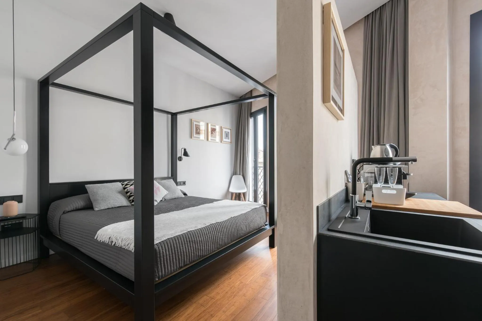 Kitchen or kitchenette, Bed in Welldone Antiquarium