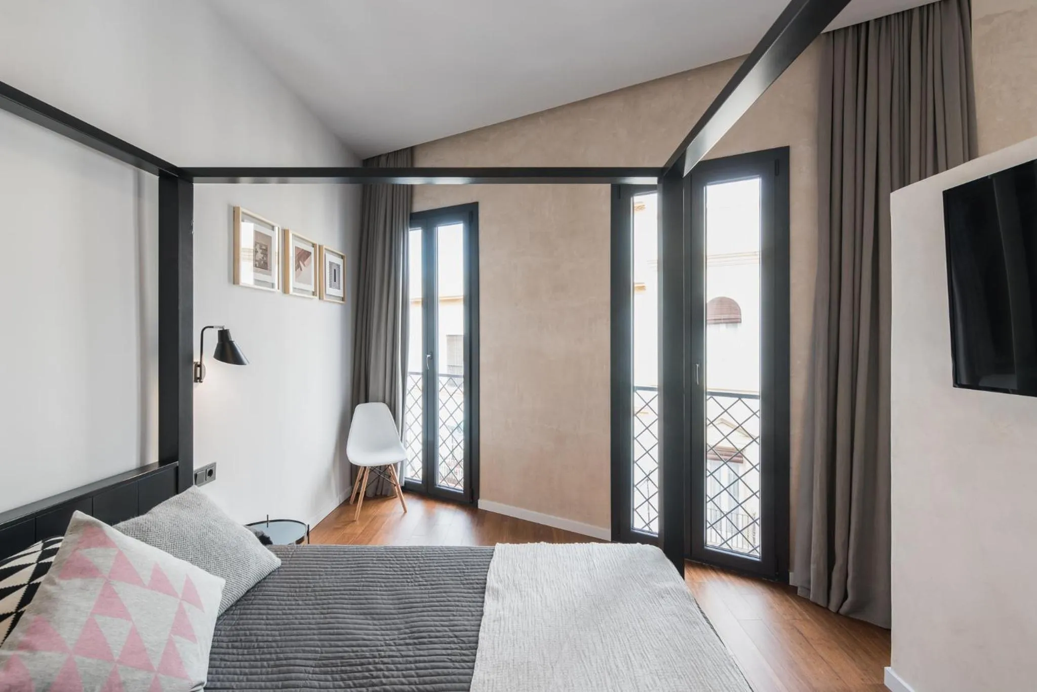 Bed in Welldone Antiquarium