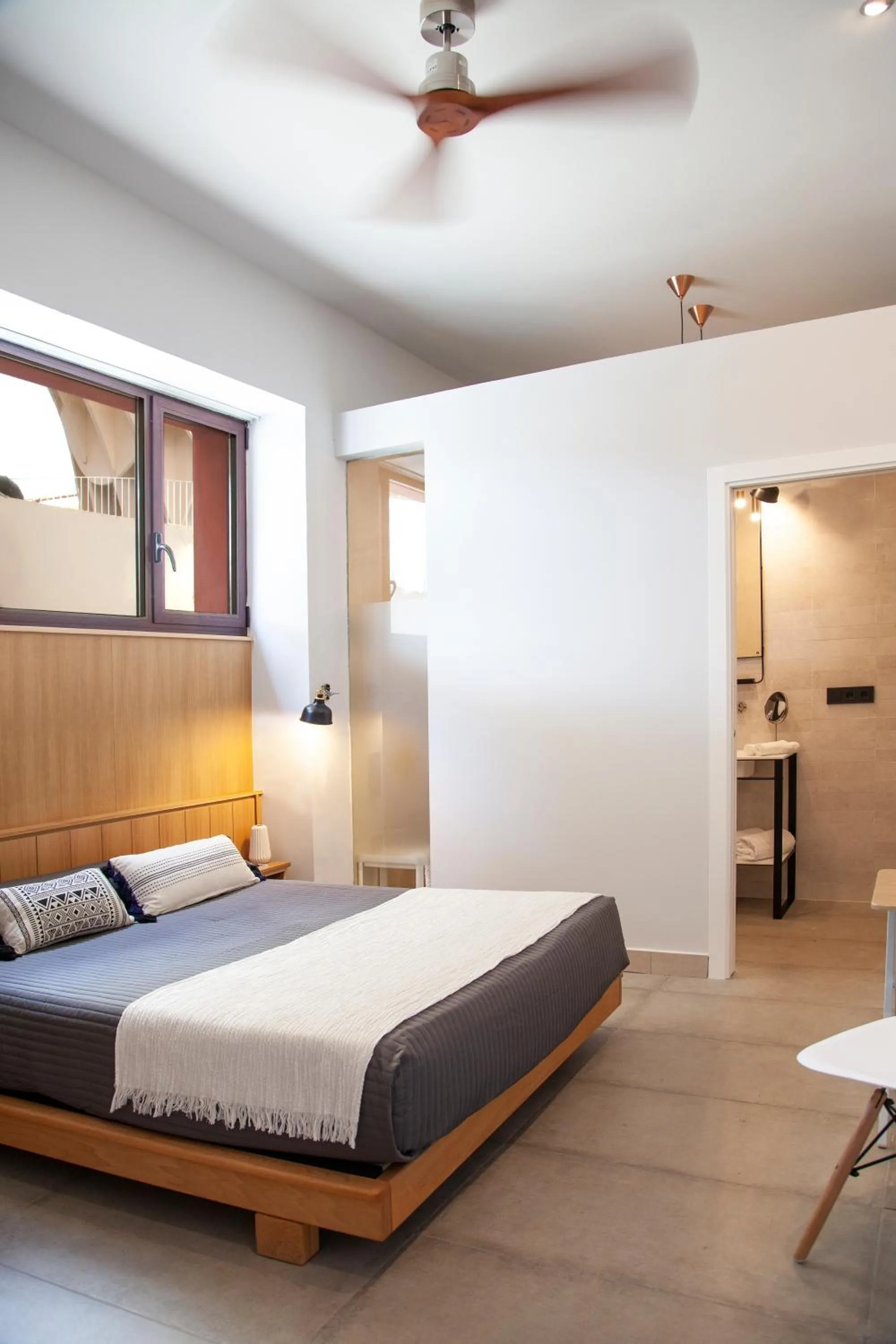 Bathroom, Bed in Welldone Metropol