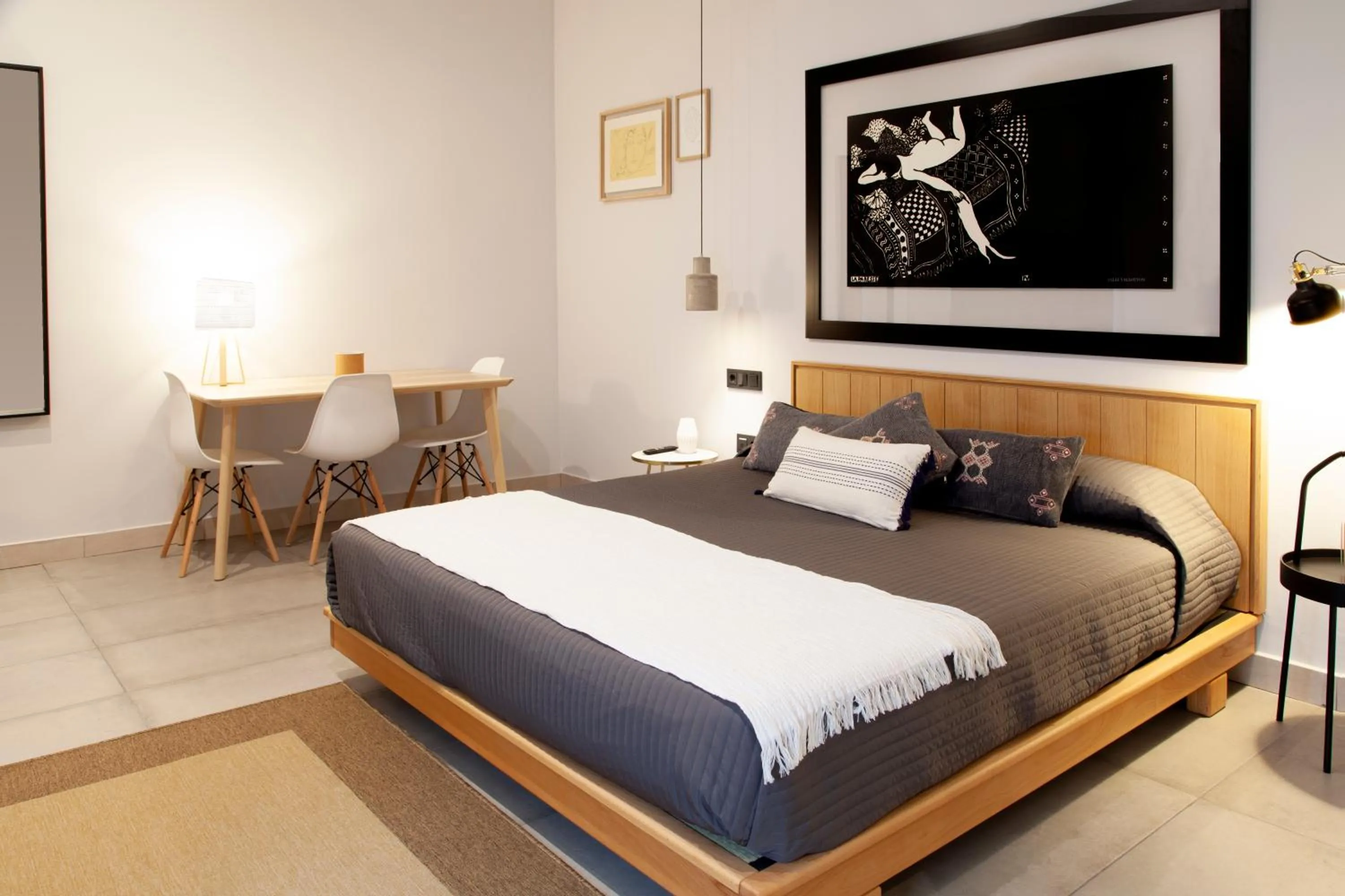 Dining area, Bed in Welldone Metropol