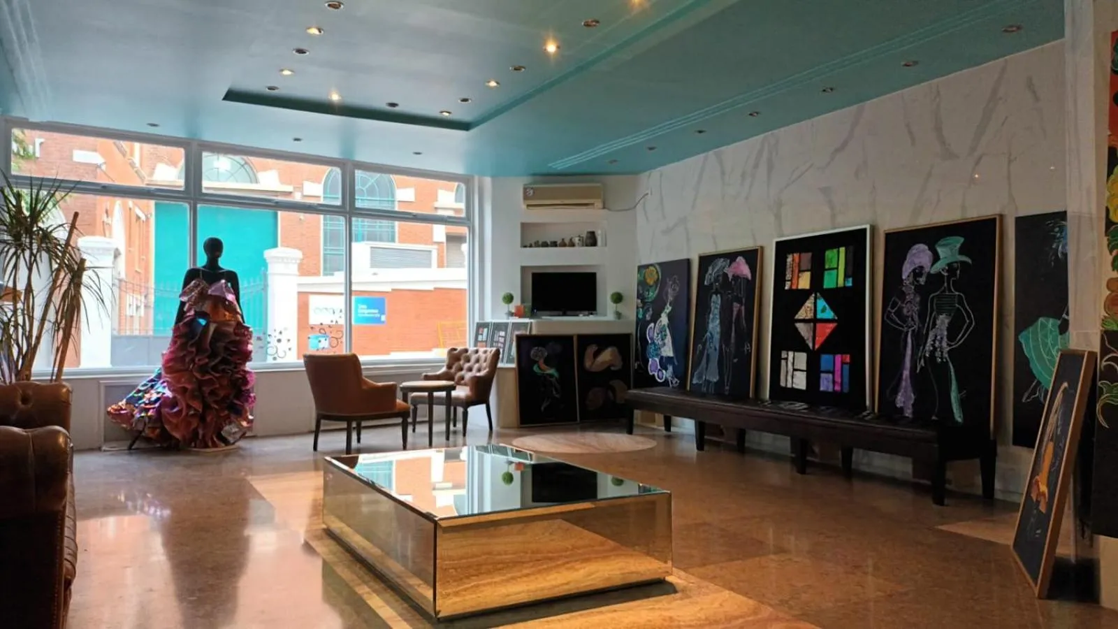 Communal lounge/ TV room in Hotel Tres Sargentos