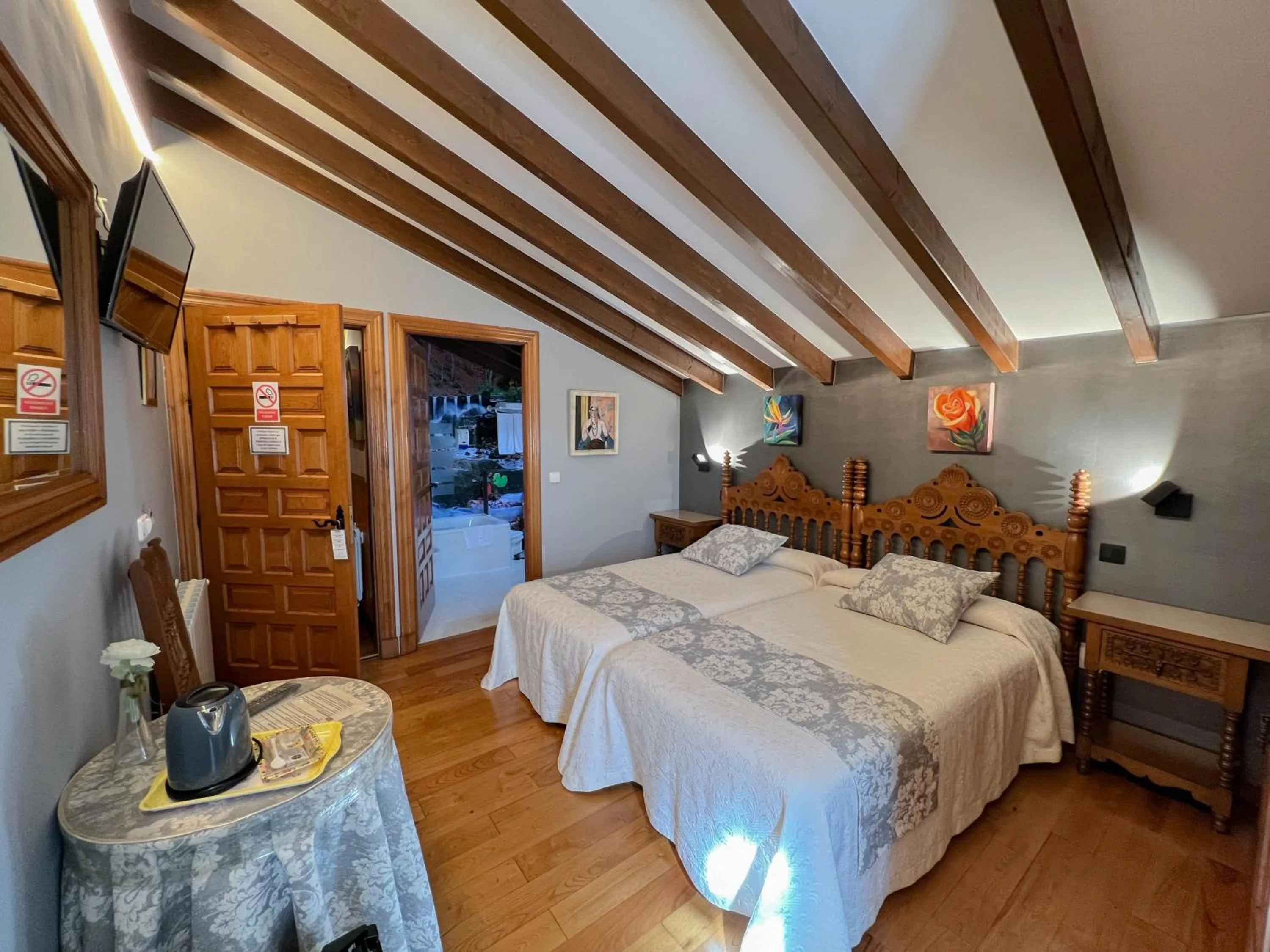 Photo of the whole room in Posada Araceli