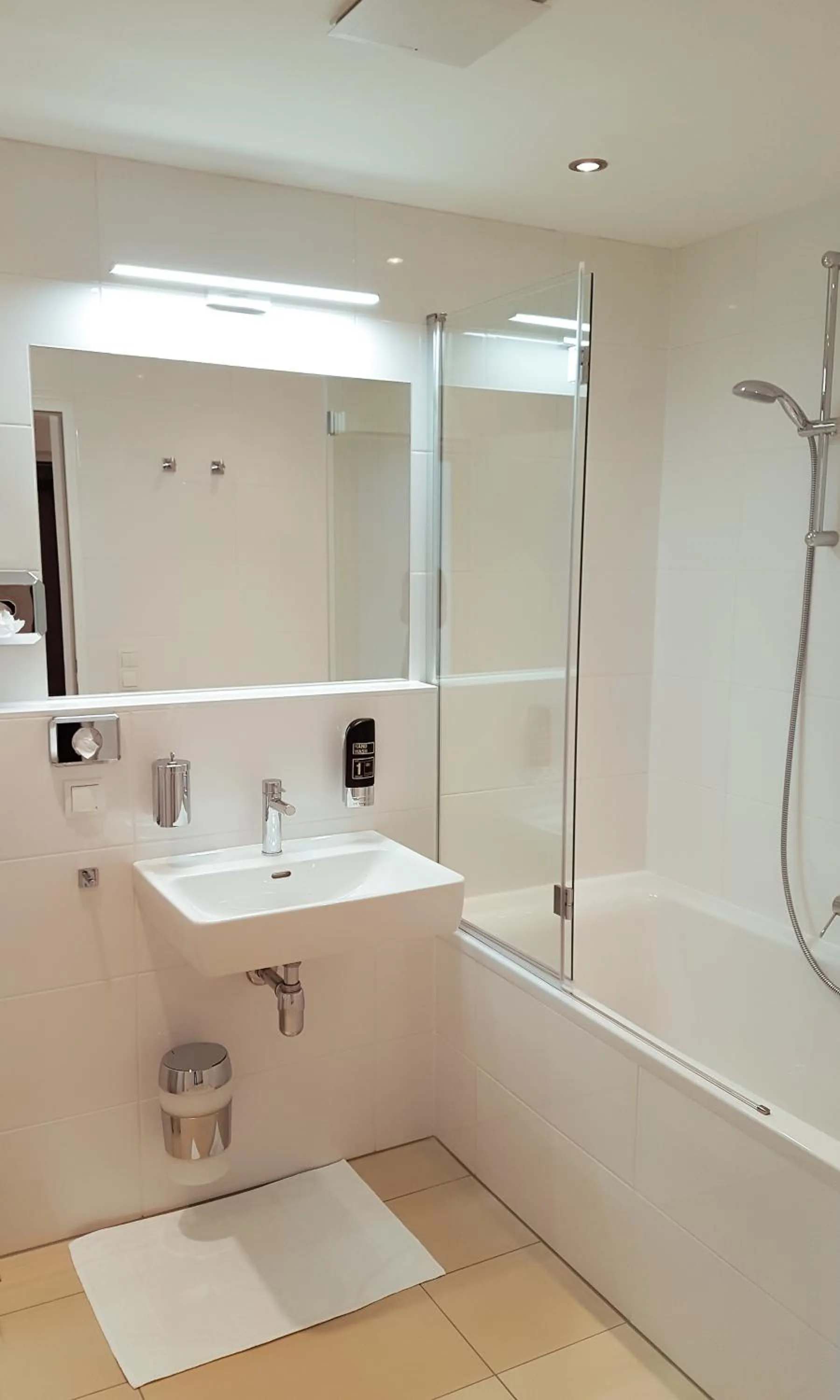 Hot Tub in 4 Beds and More Vienna Apartments - Contactless check-in