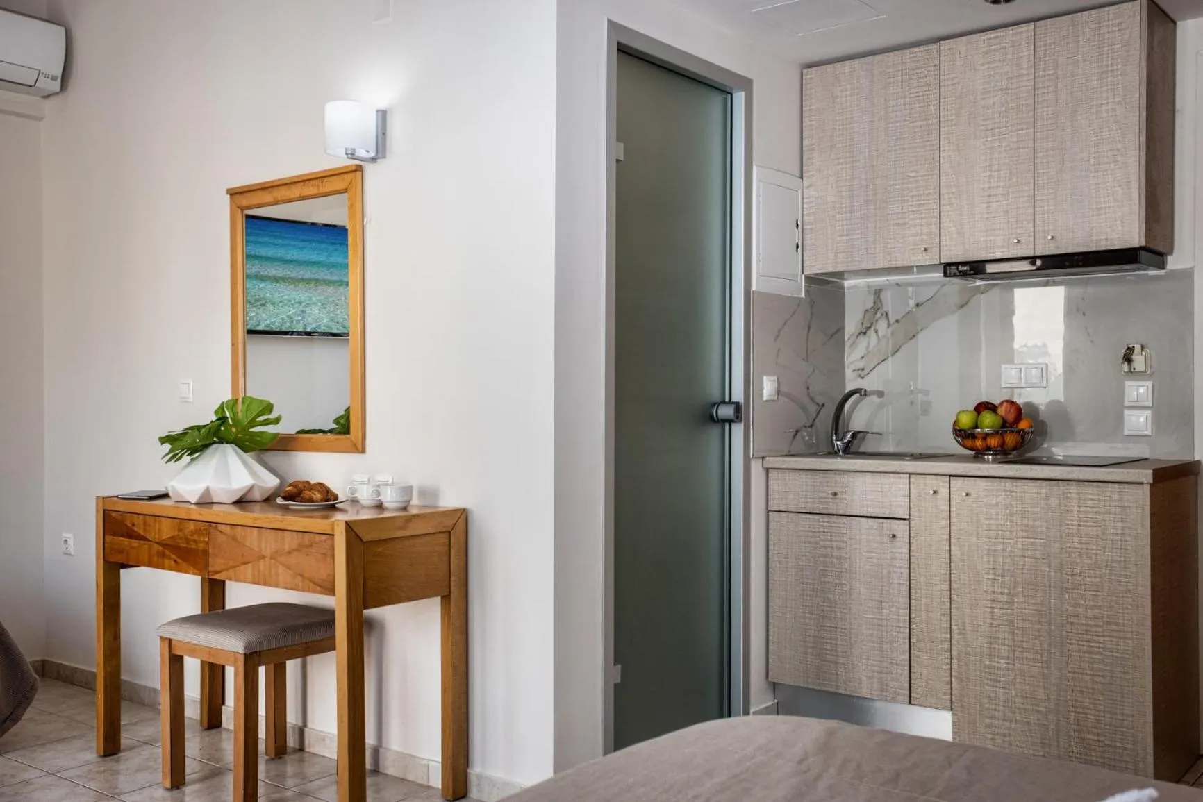 Kitchen or kitchenette in Mary Hotel & Mary Royal Suites