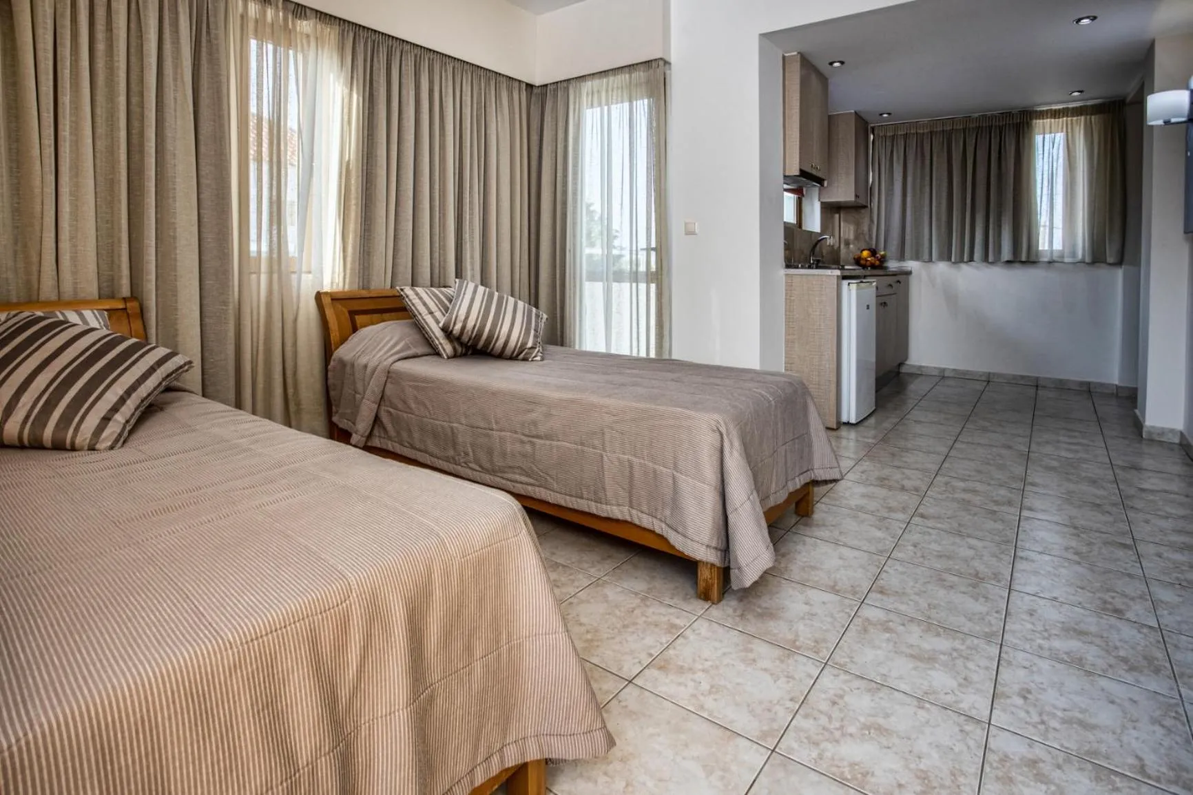 Kitchen or kitchenette, Bed in Mary Hotel & Mary Royal Suites