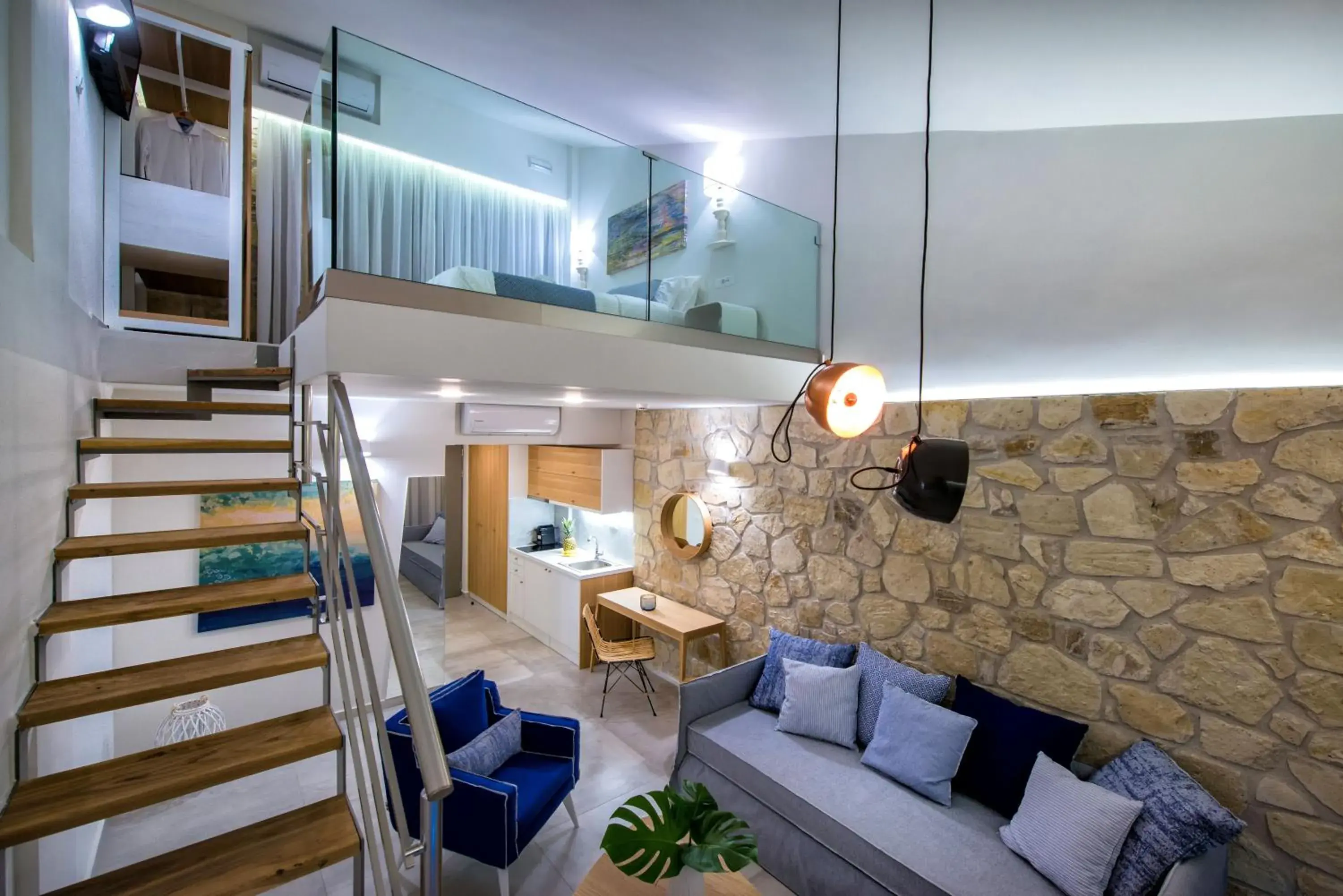 Suite with Pool View - Split Level in Mary Hotel & Mary Royal Suites Suite with Pool View - Split Level in Mary Hotel & Mary Royal Suites
