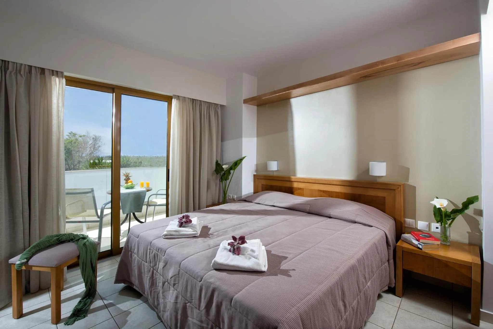 Balcony/Terrace, Bed in Mary Hotel & Mary Royal Suites