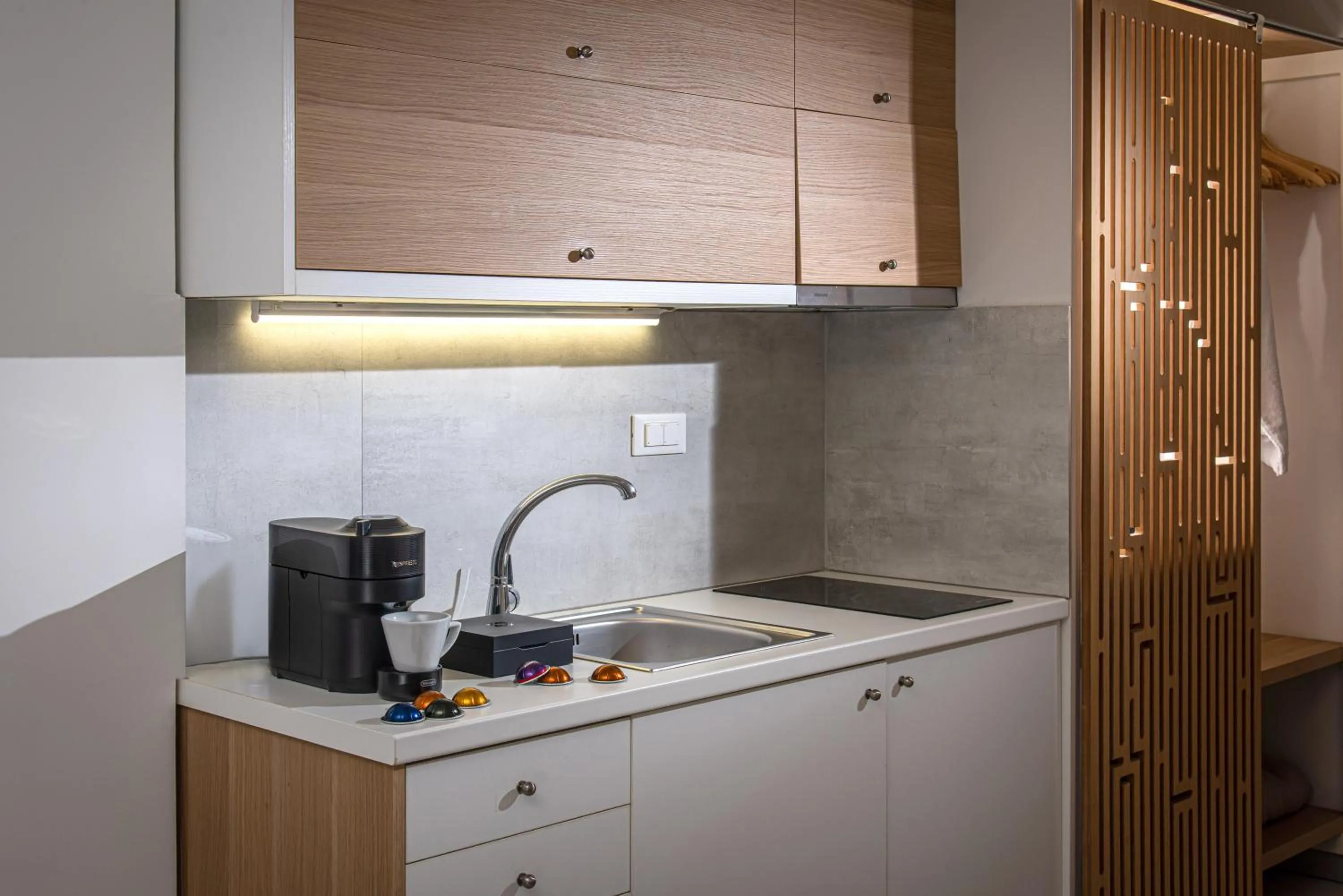 Coffee/tea facilities in Mary Hotel & Mary Royal Suites