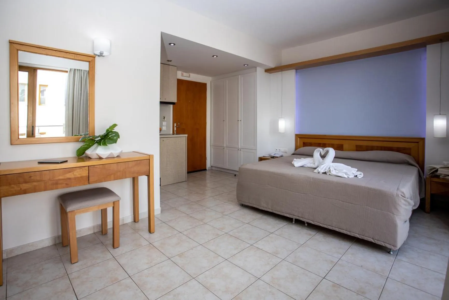 Photo of the whole room, Bed in Mary Hotel & Mary Royal Suites