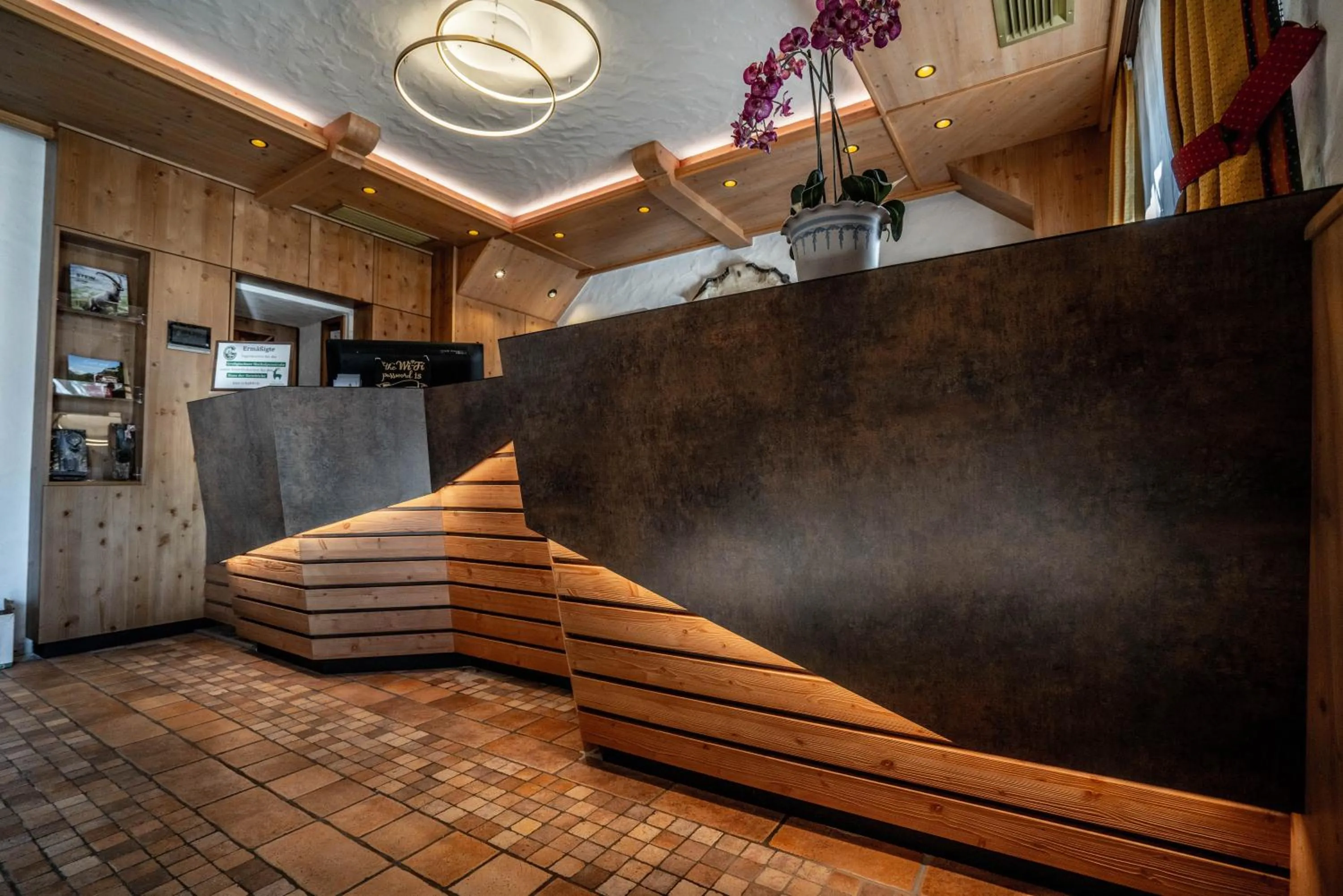 Lobby or reception in Alpin Panoramahotel Lärchenhof