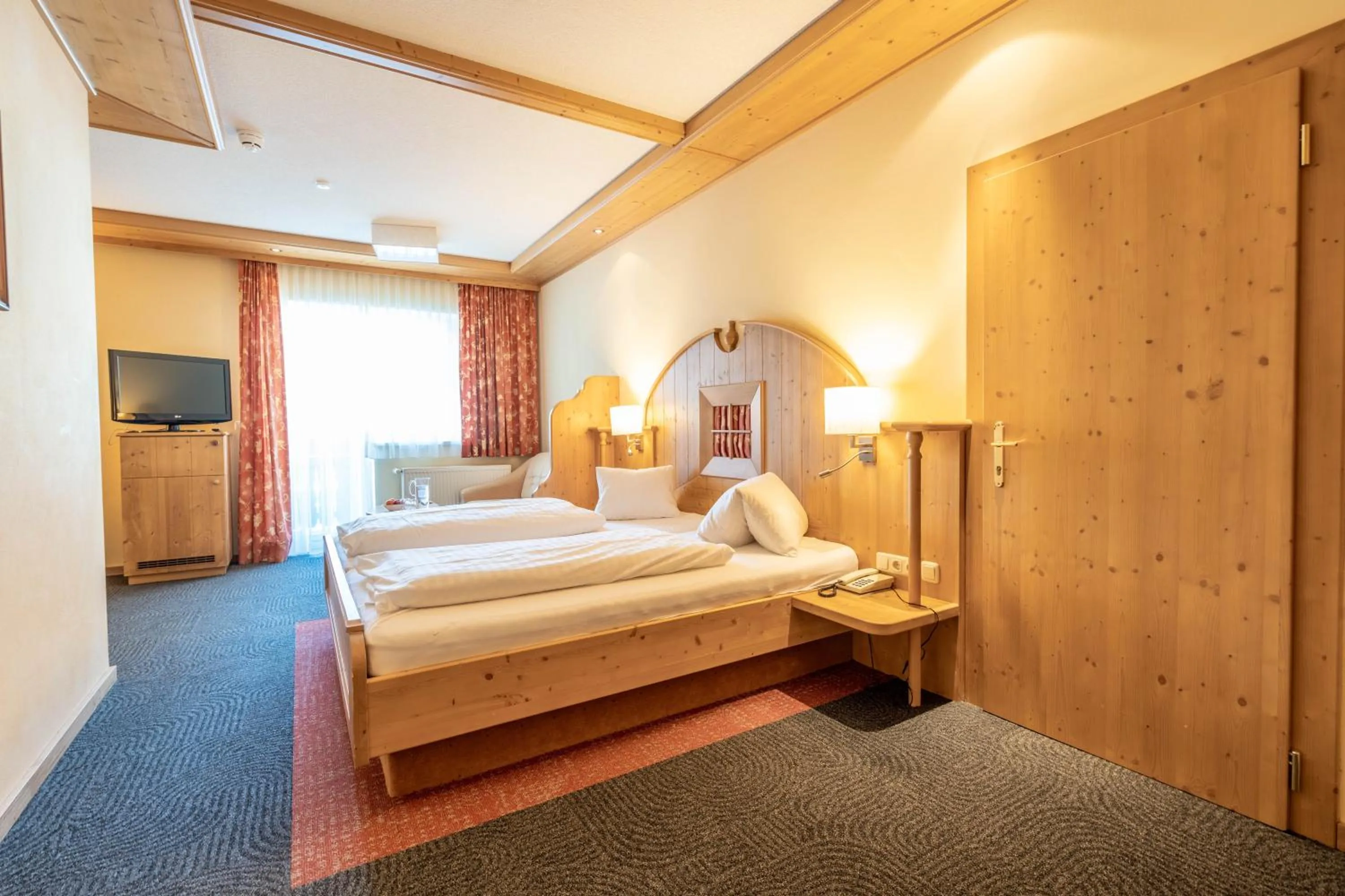 Photo of the whole room, Bed in Alpin Panoramahotel Lärchenhof