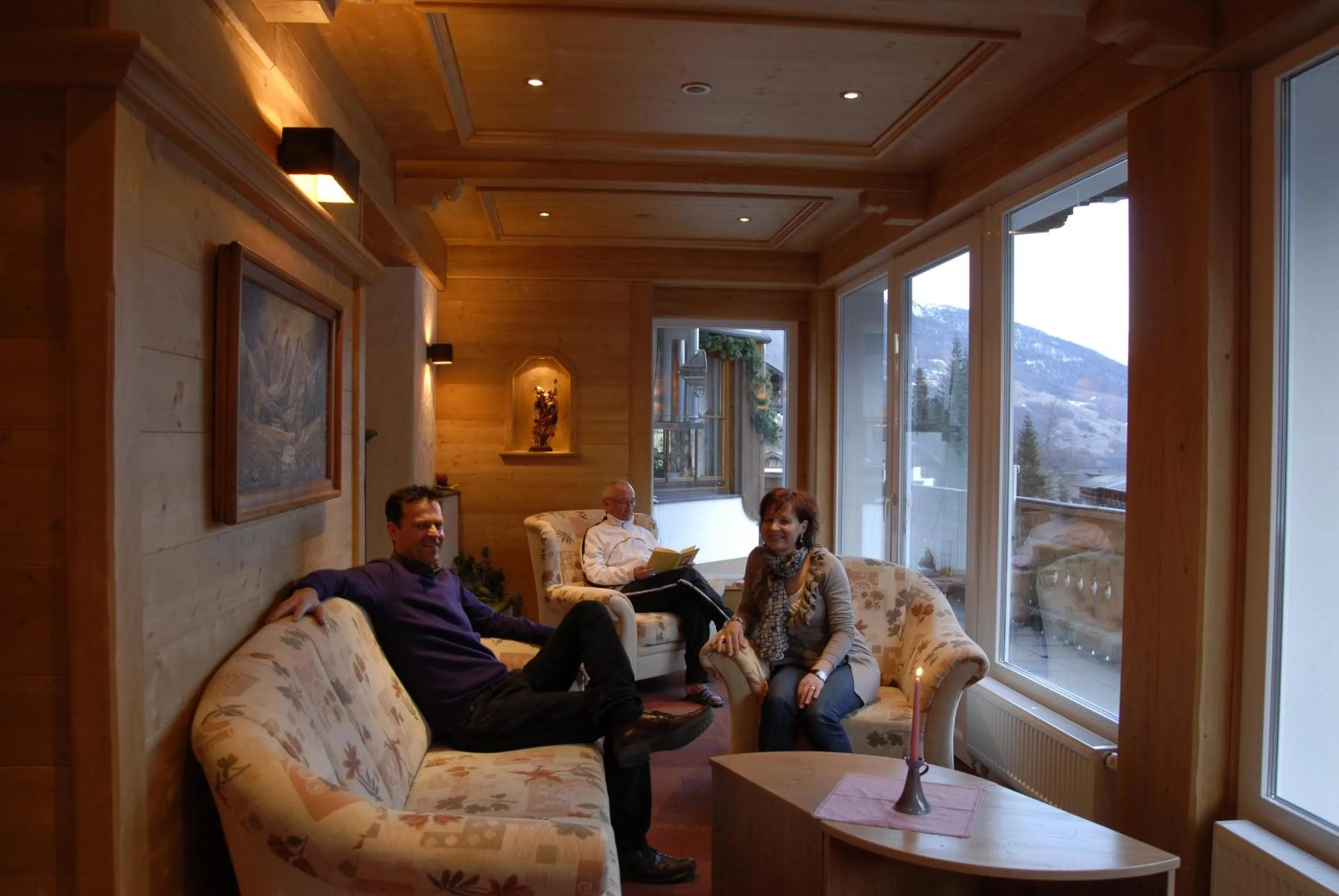 People in Alpin Panoramahotel Lärchenhof