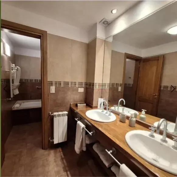 Triple Room in Hostería Antares Patagonia by Visionnaire Triple Room in Hostería Antares Patagonia by Visionnaire