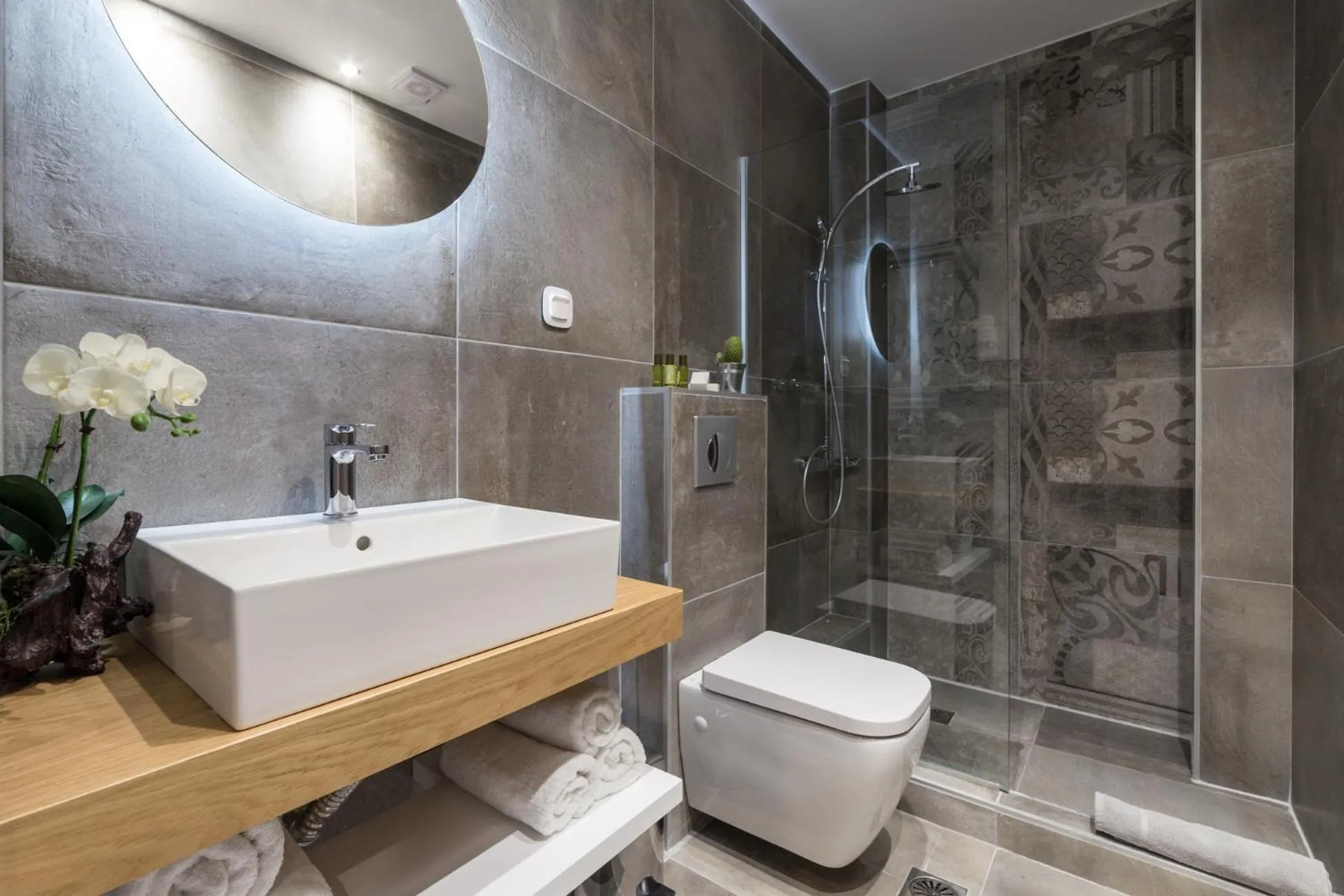 Bathroom in Mythic Summer Hotel