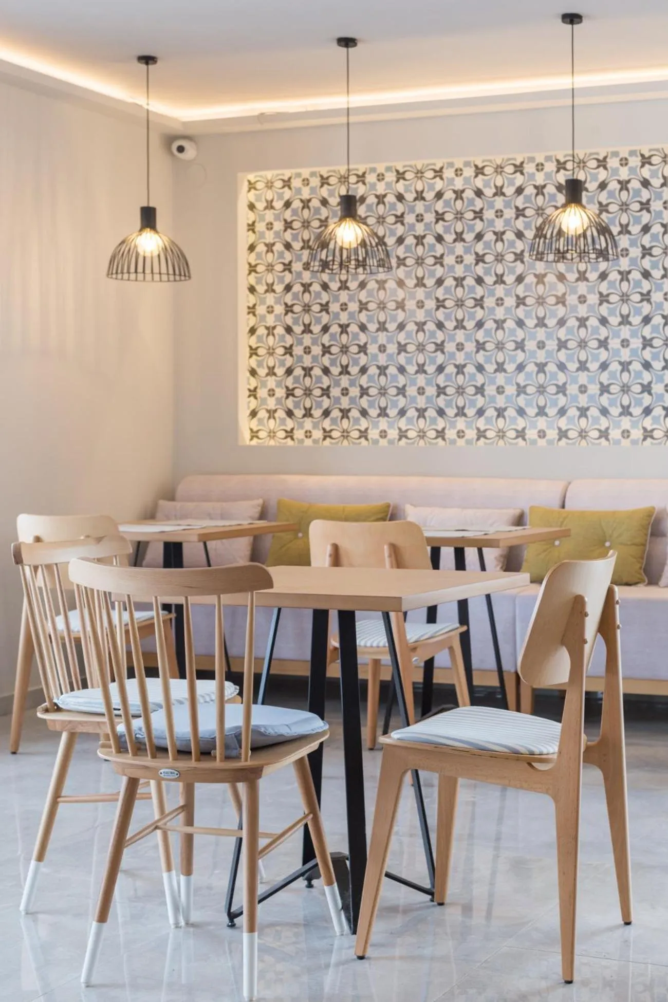 Restaurant/places to eat in Mythic Summer Hotel