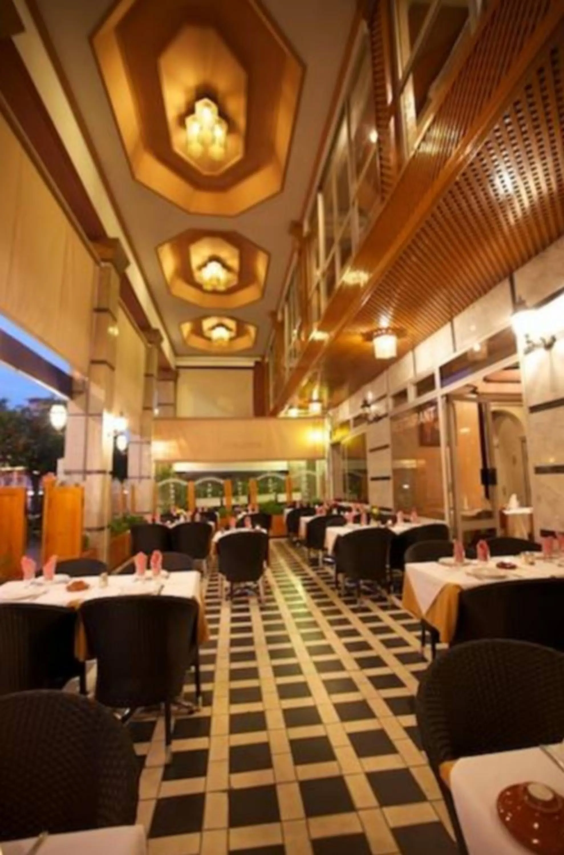 Restaurant/places to eat in Hotel Amalay
