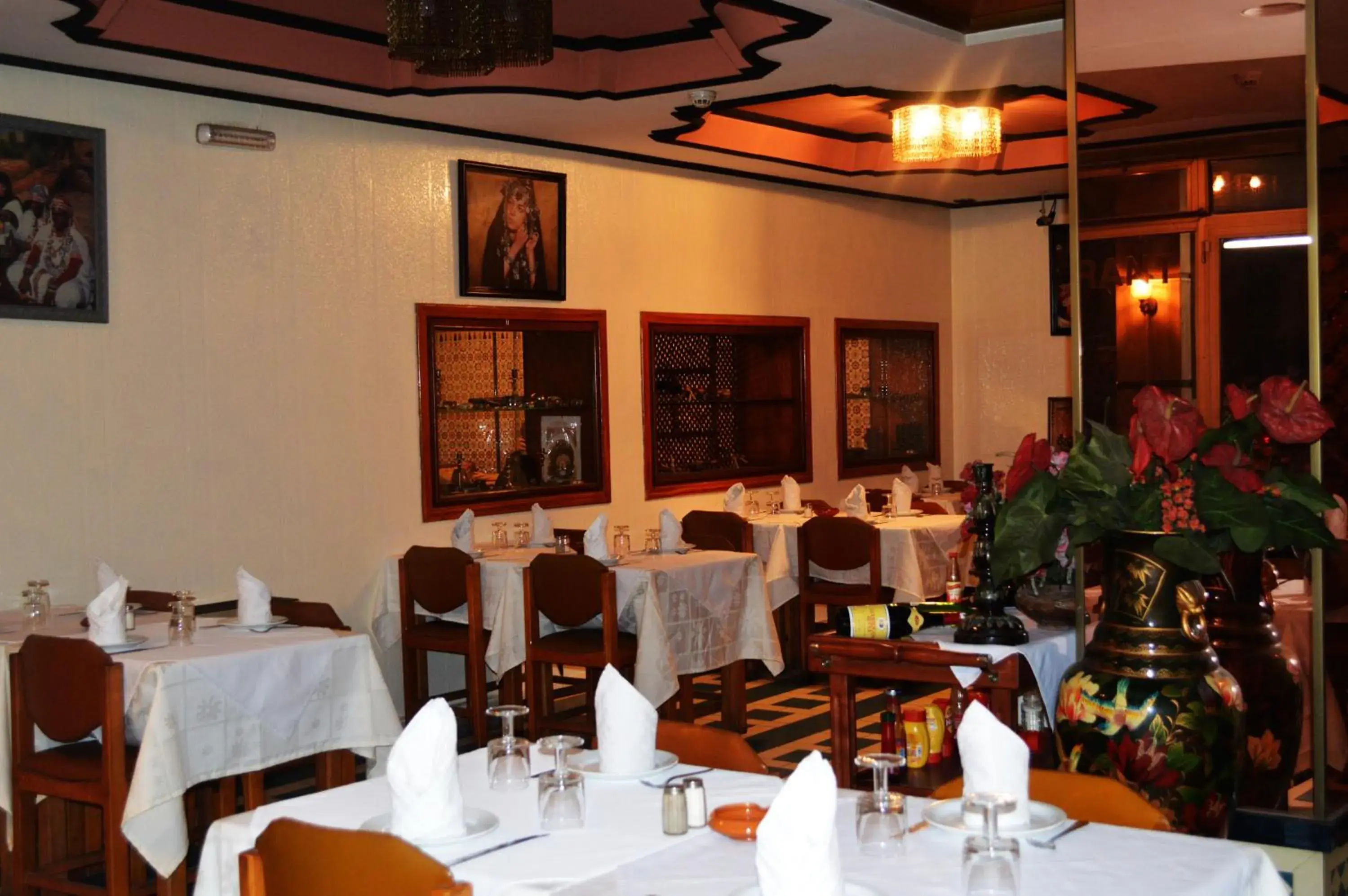Restaurant/places to eat in Hotel Amalay Restaurant/places to eat in Hotel Amalay