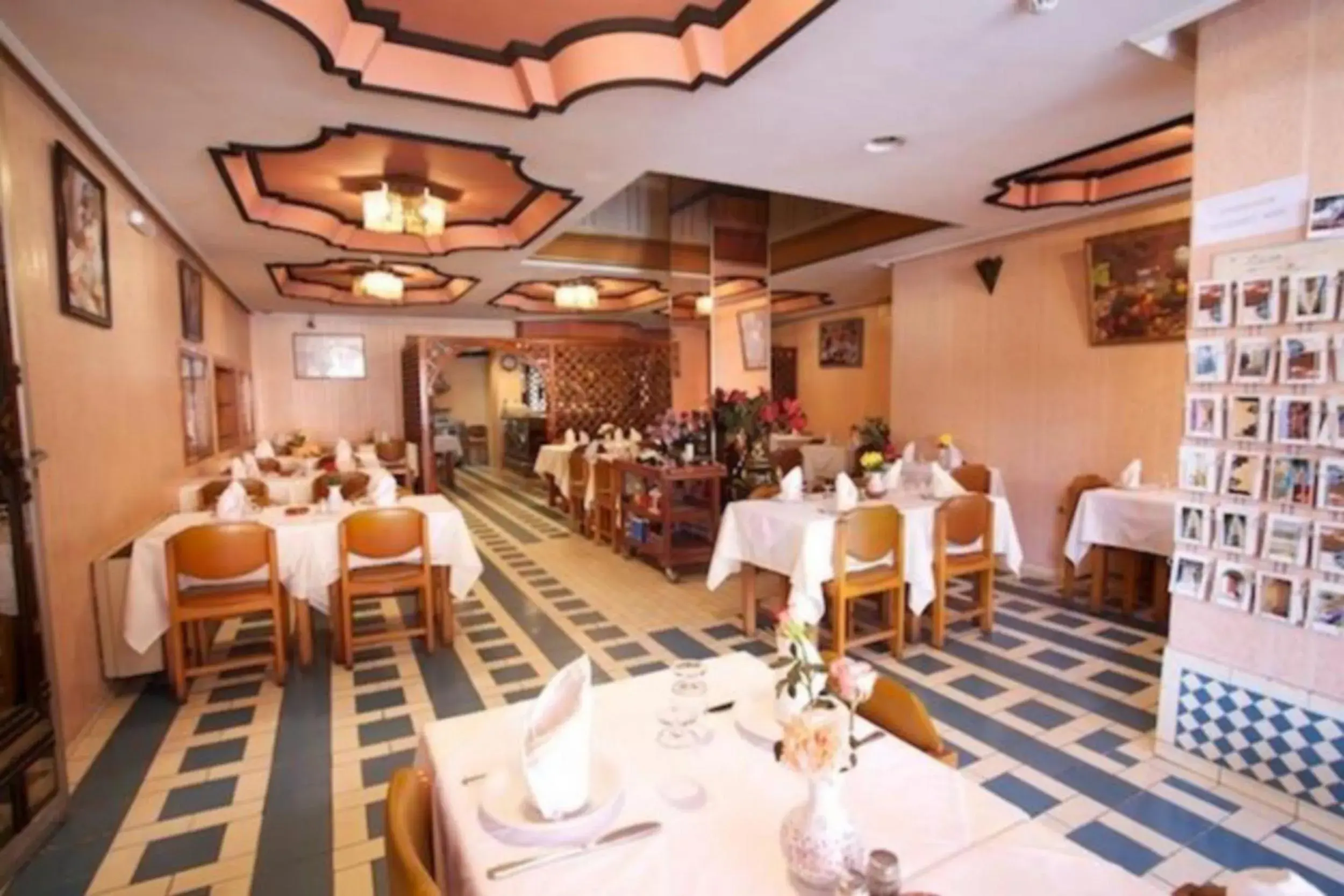 Restaurant/places to eat in Hotel Amalay Restaurant/places to eat in Hotel Amalay