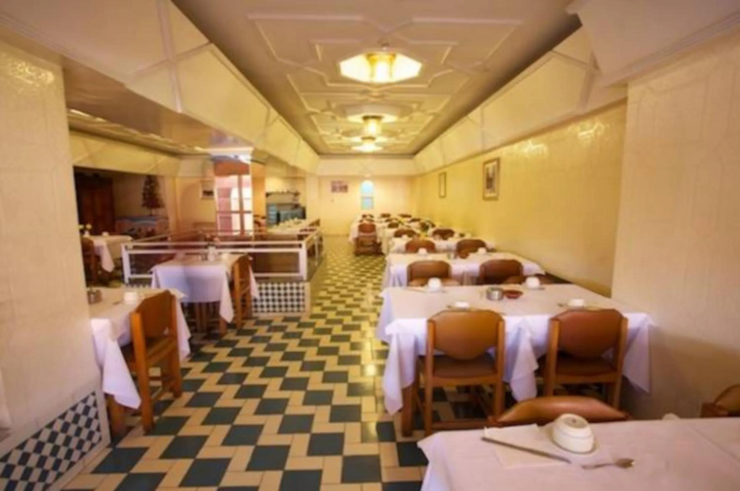 Restaurant/places to eat in Hotel Amalay