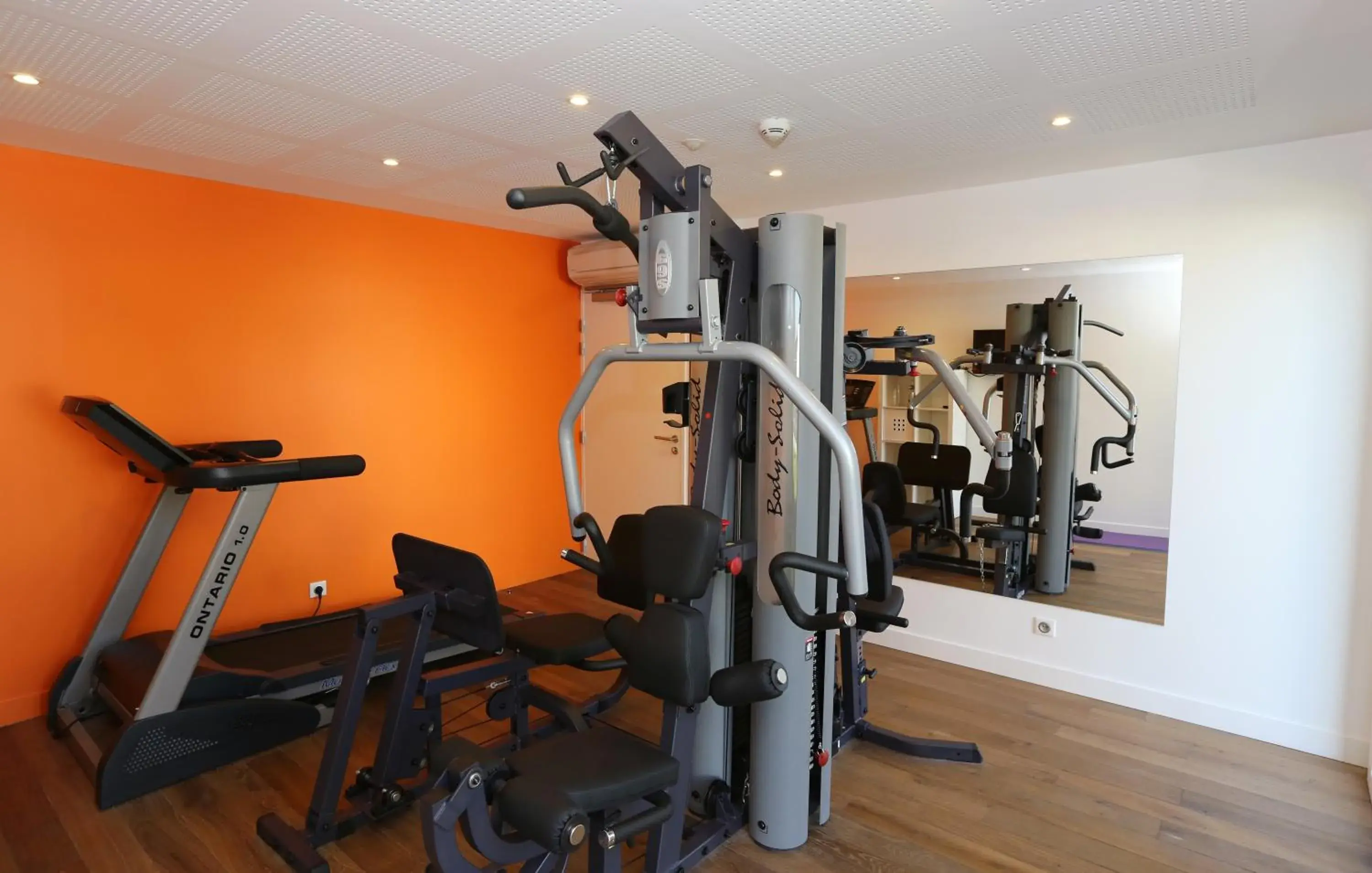 Fitness centre/facilities in Les Criquets Hôtel & Spa Fitness centre/facilities in Les Criquets Hôtel & Spa