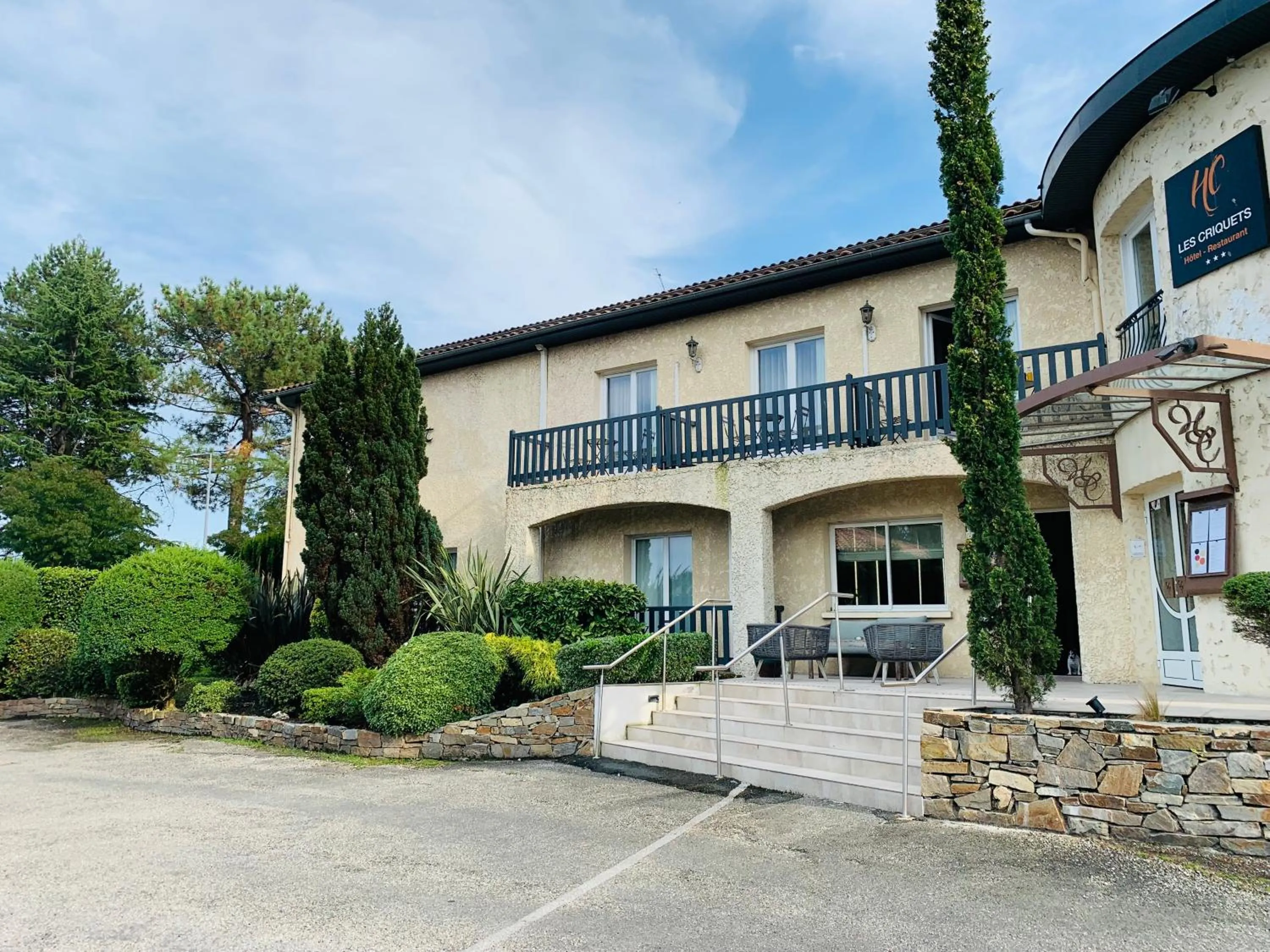 Facade/entrance in Les Criquets Hôtel & Spa