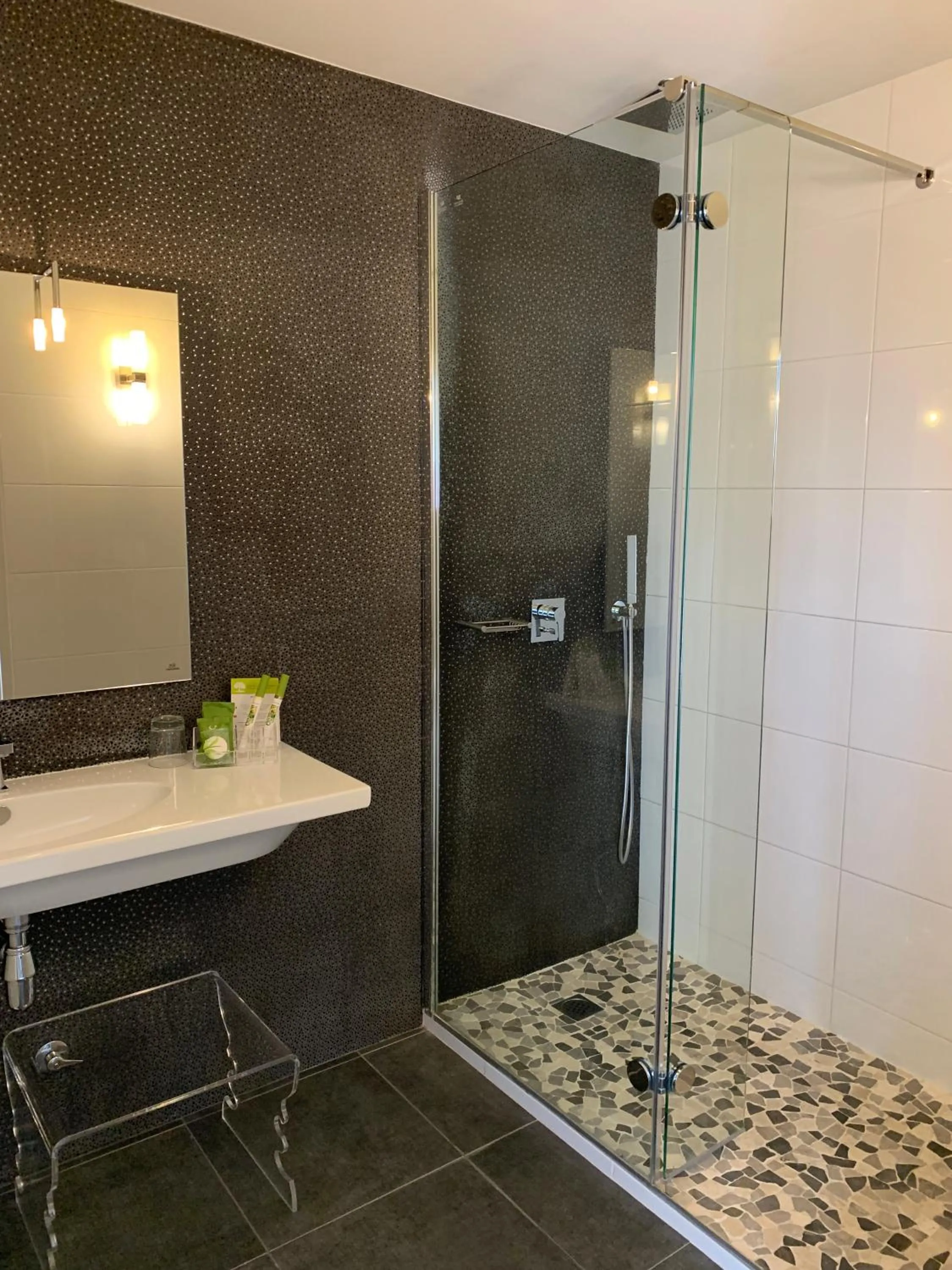 Bathroom in Les Criquets Hôtel & Spa