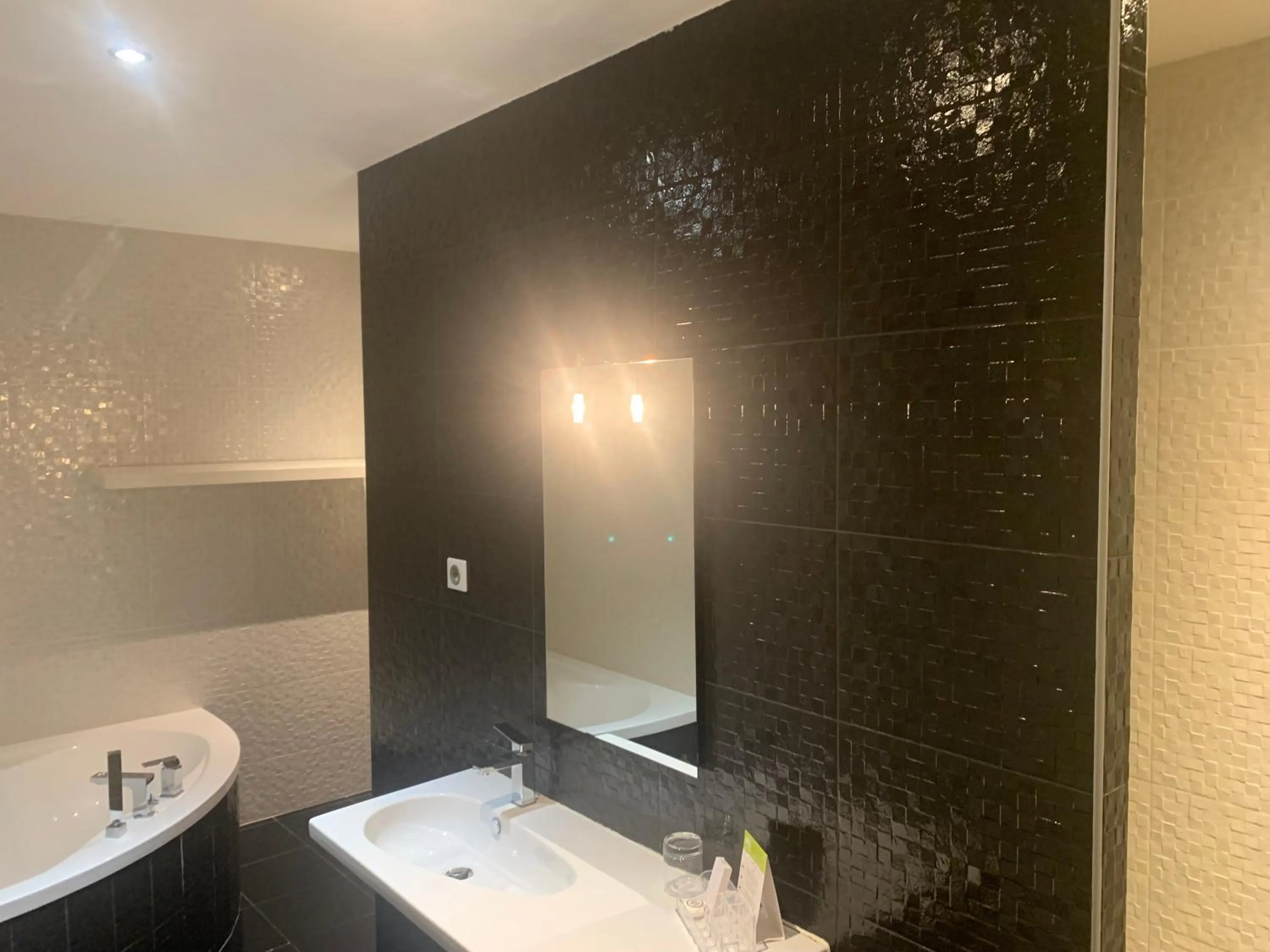 Bathroom in Les Criquets Hôtel & Spa