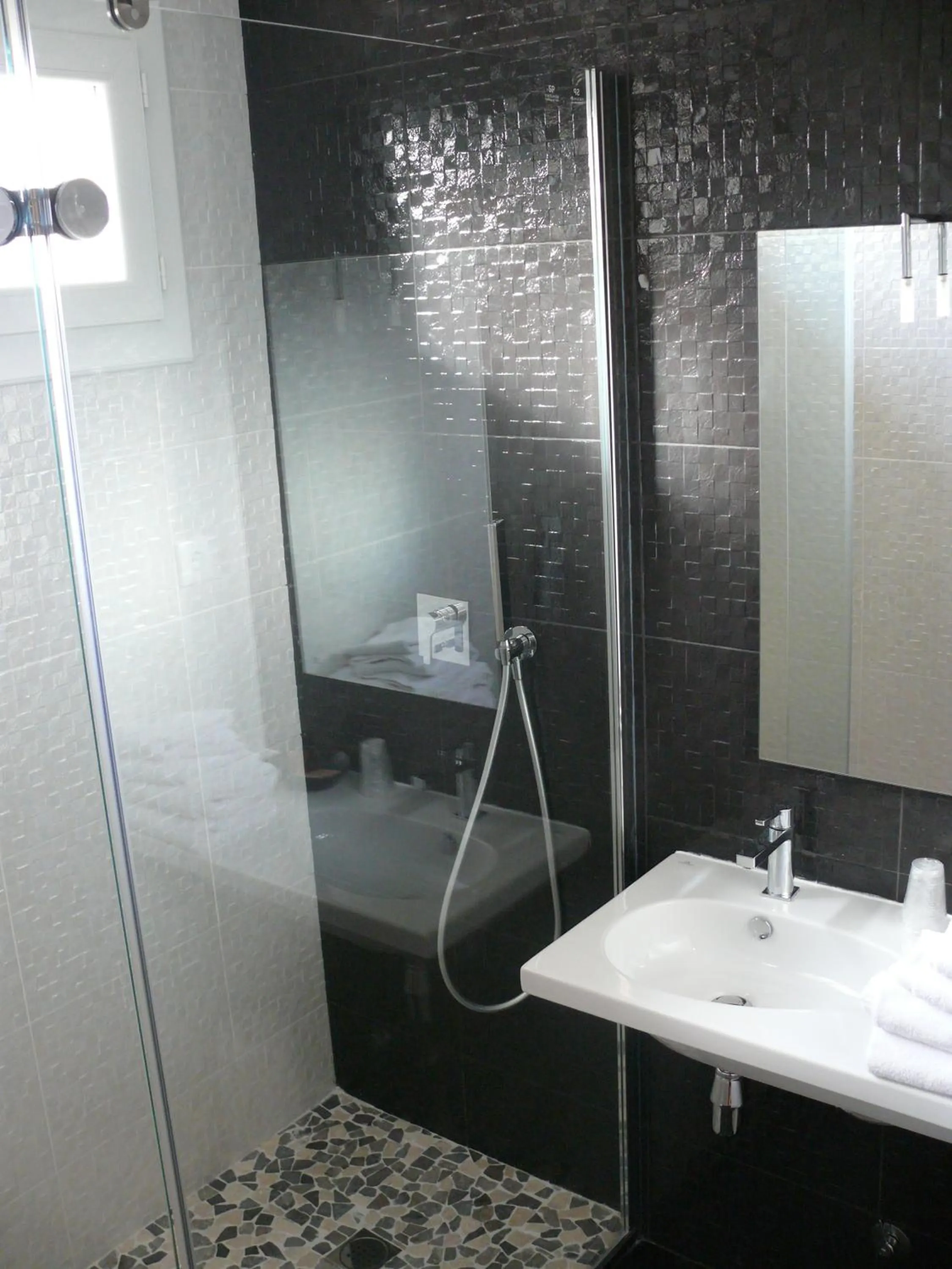 Shower in Les Criquets Hôtel & Spa