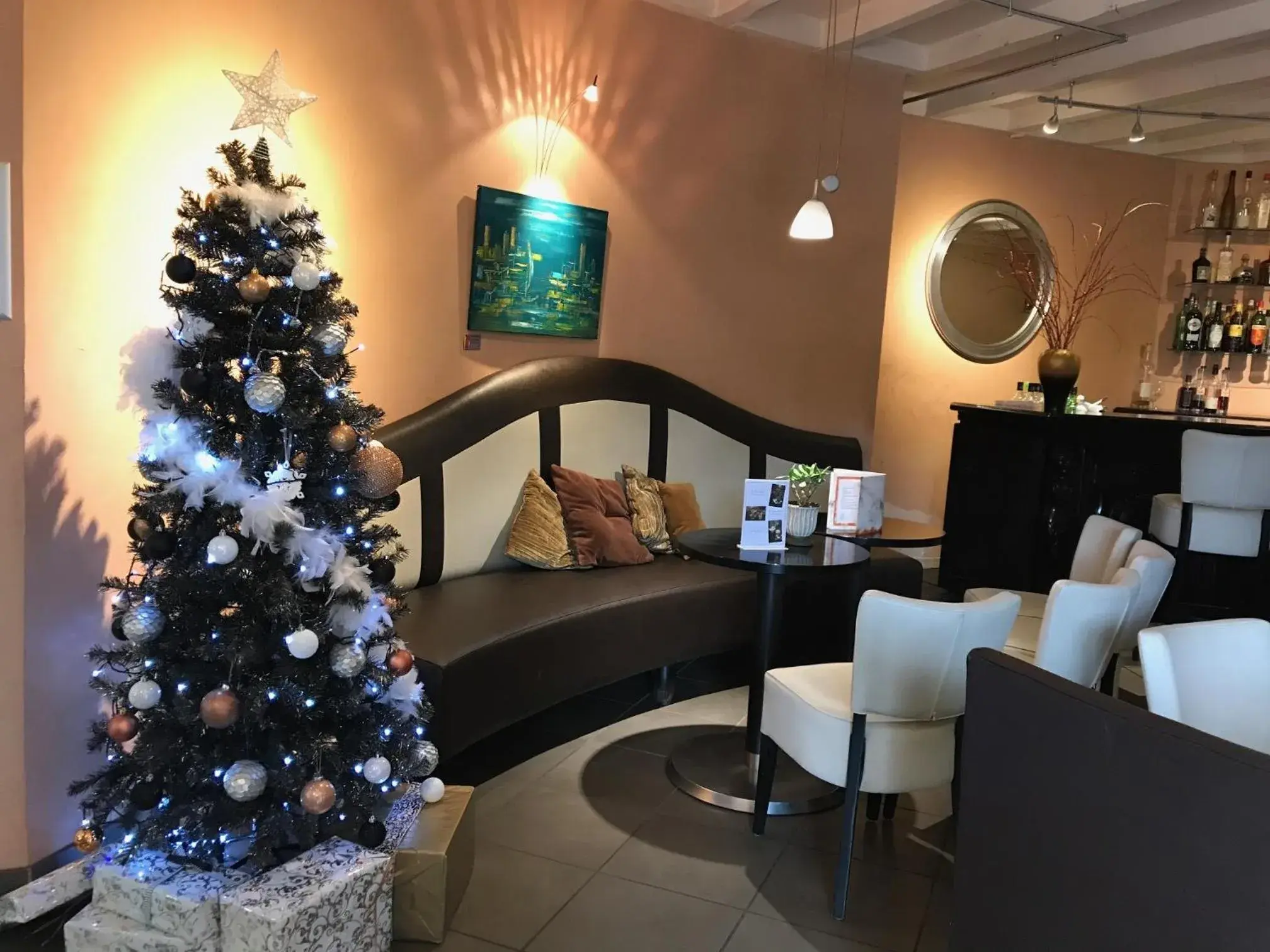 Lounge or bar in Les Criquets Hôtel & Spa Lounge or bar in Les Criquets Hôtel & Spa