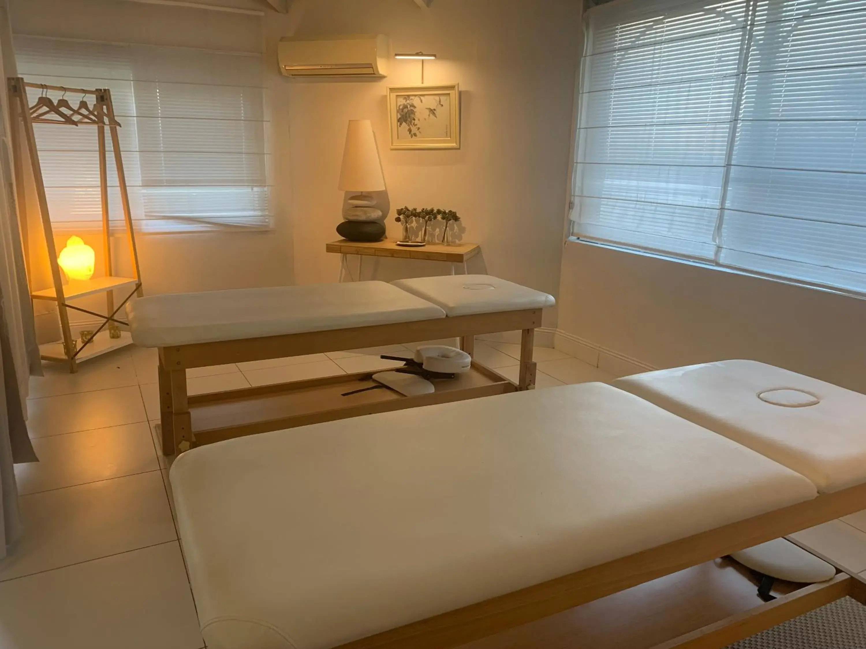 Spa and wellness centre/facilities, Bed in Les Criquets Hôtel & Spa Spa and wellness centre/facilities, Bed in Les Criquets Hôtel & Spa