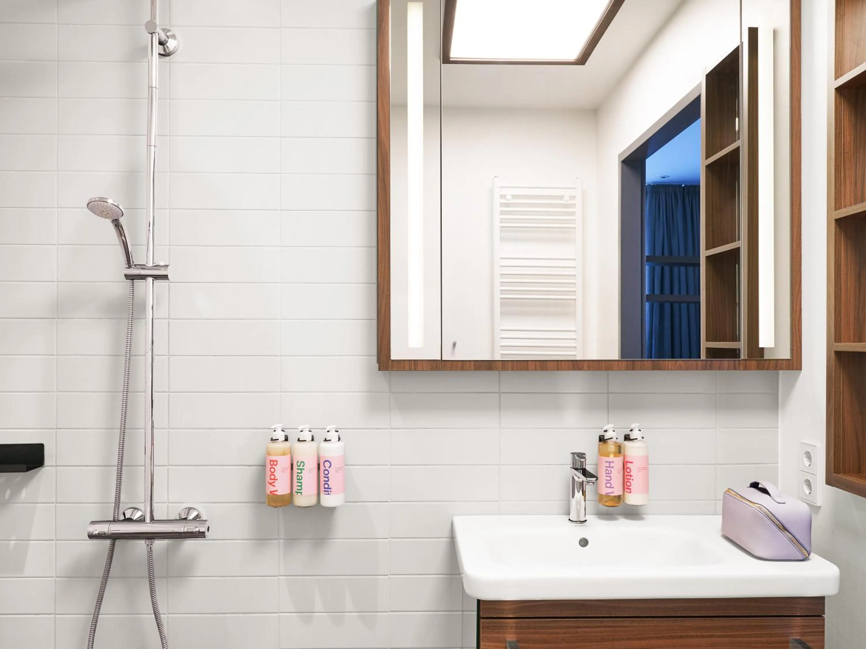 Shower in Numa Hamburg Fore