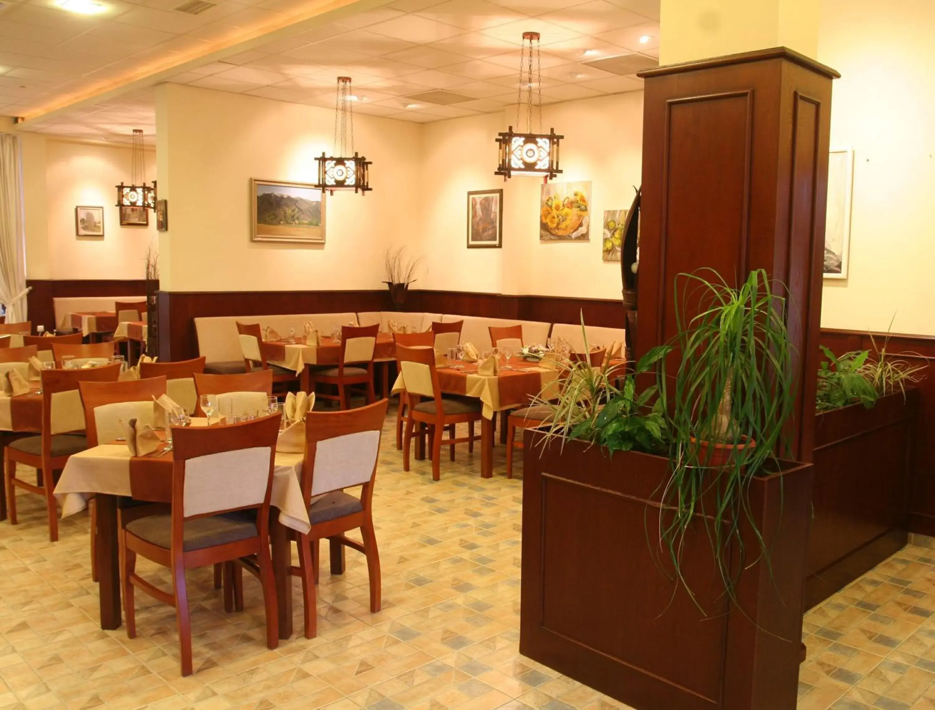 Restaurant/places to eat in Joya Park Hotel Restaurant/places to eat in Joya Park Hotel