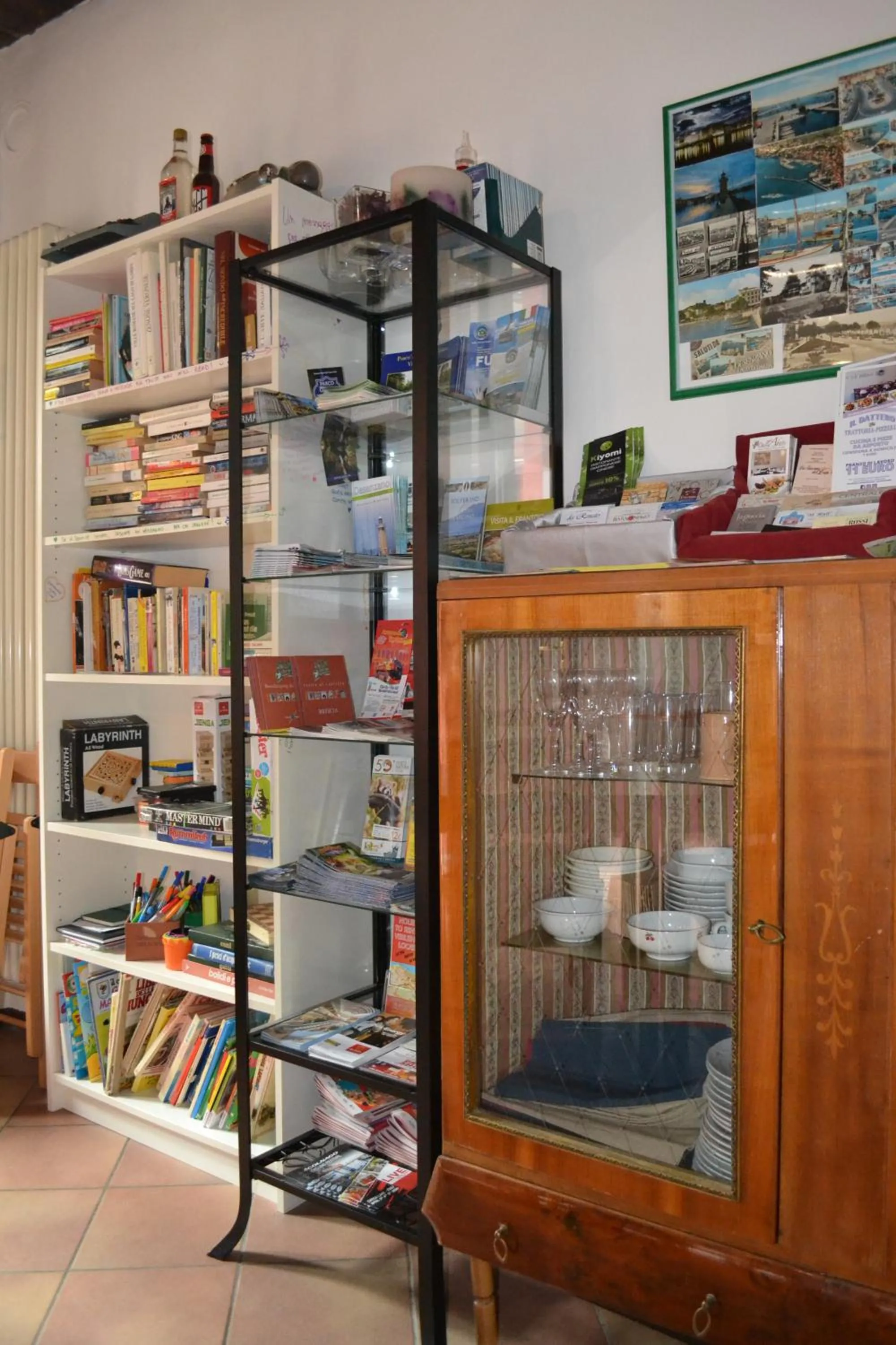 Library in B&B Casa Mia