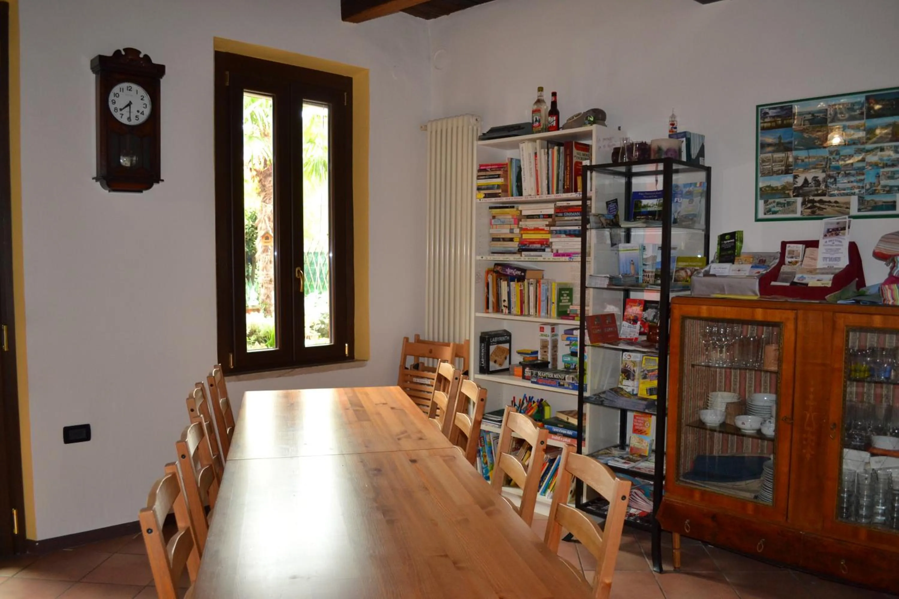 Library in B&B Casa Mia