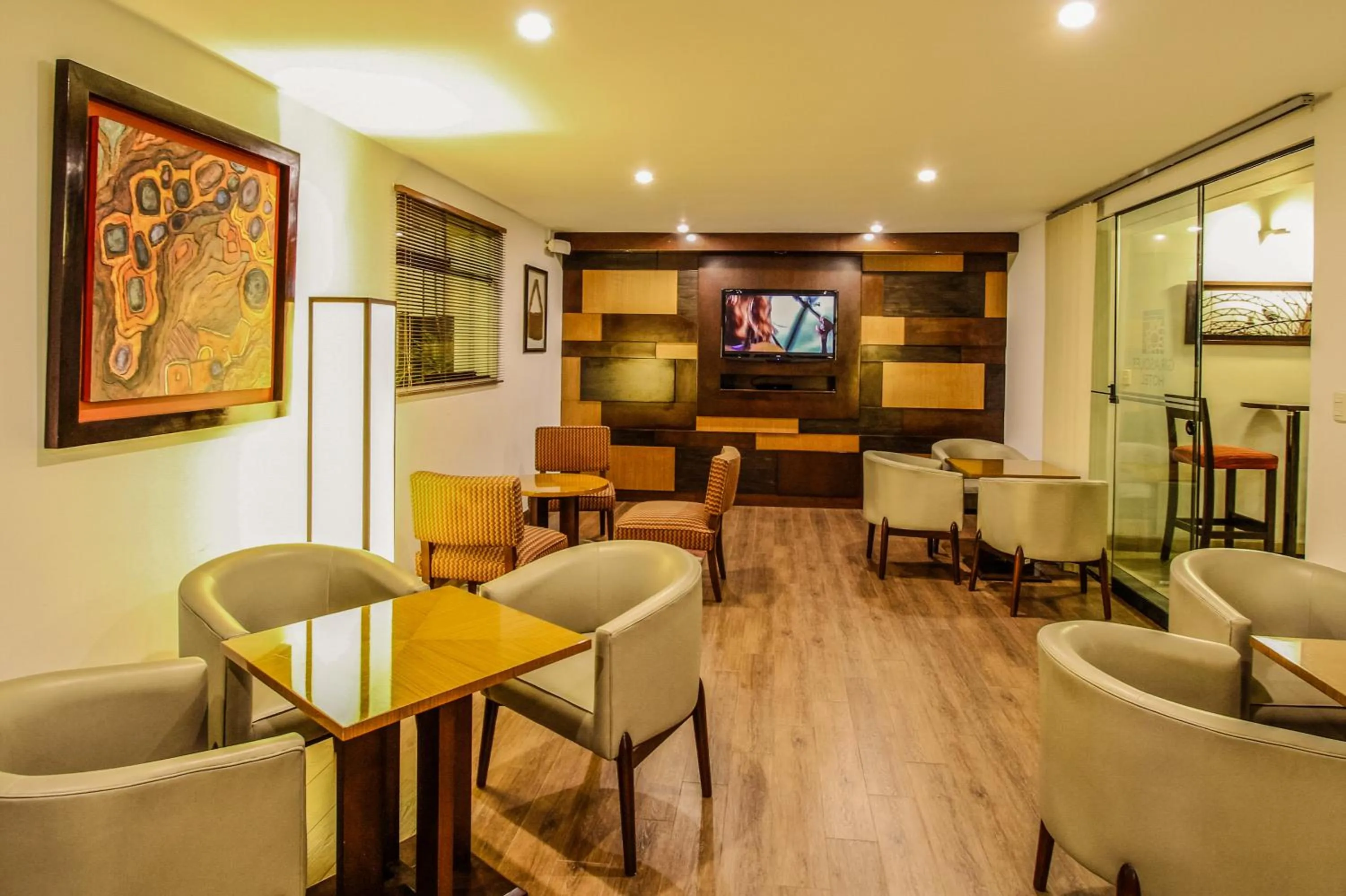 Communal lounge/ TV room in Girasoles Hotel