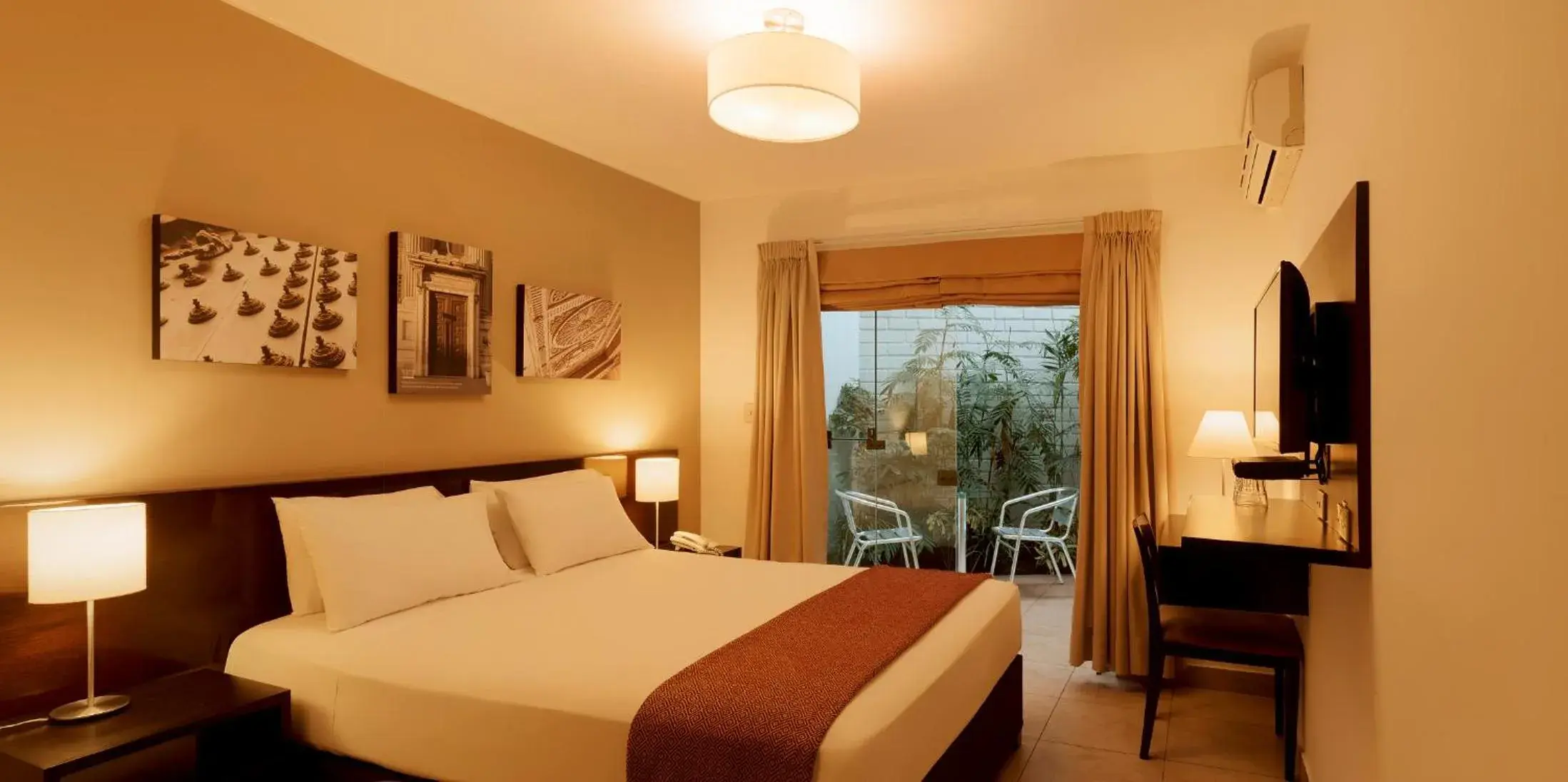 Patio, Bed in Girasoles Hotel Patio, Bed in Girasoles Hotel