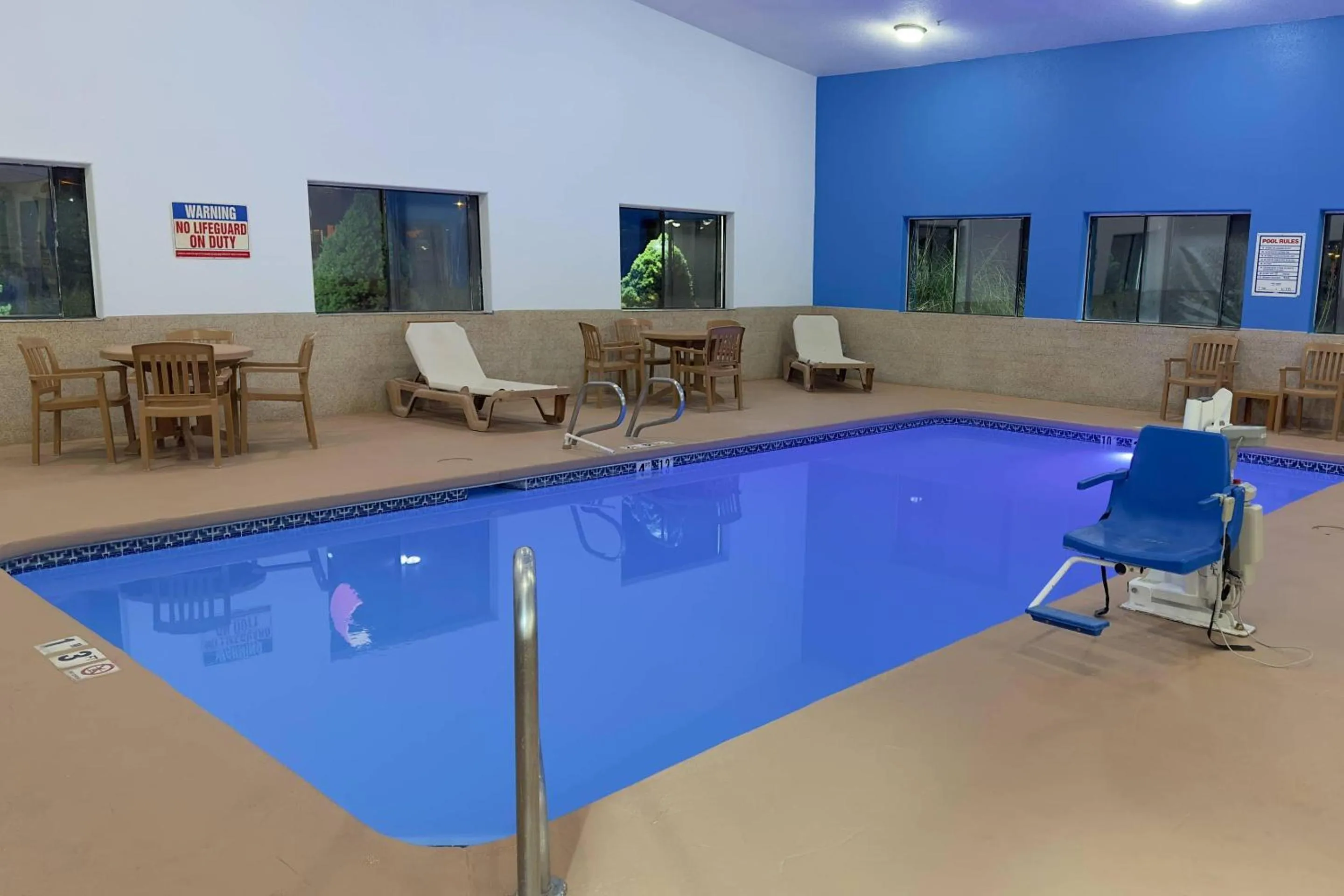 Swimming pool in Comfort Inn Near Gila National Forest