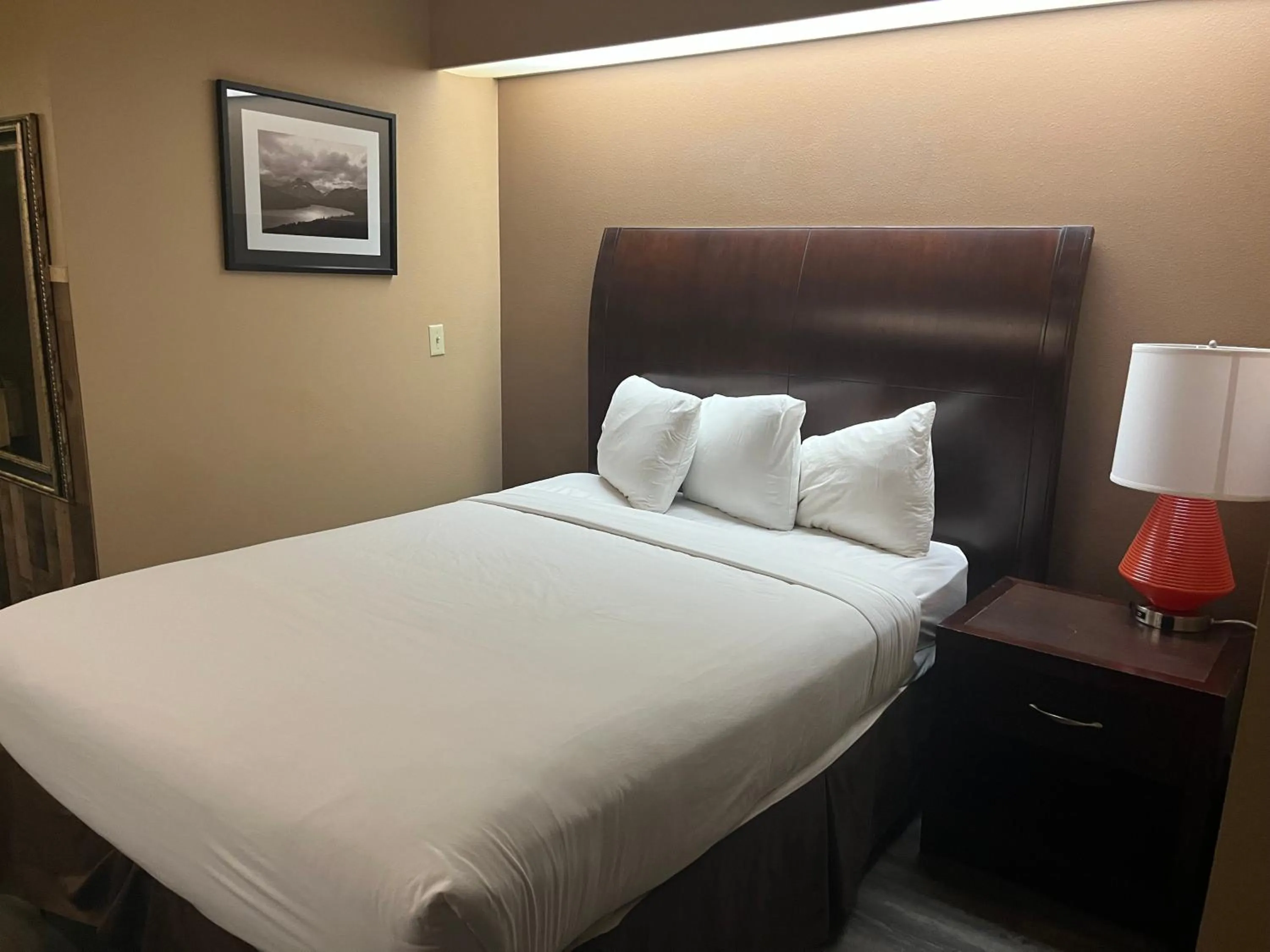 Bed in Americas Best Value Inn Kalispell