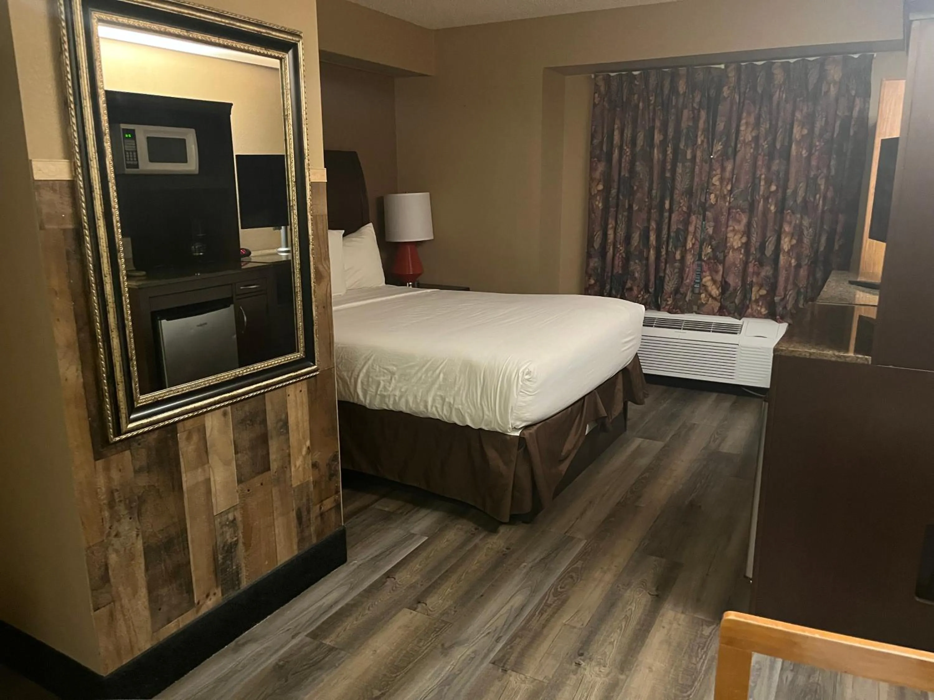 Bed in Americas Best Value Inn Kalispell