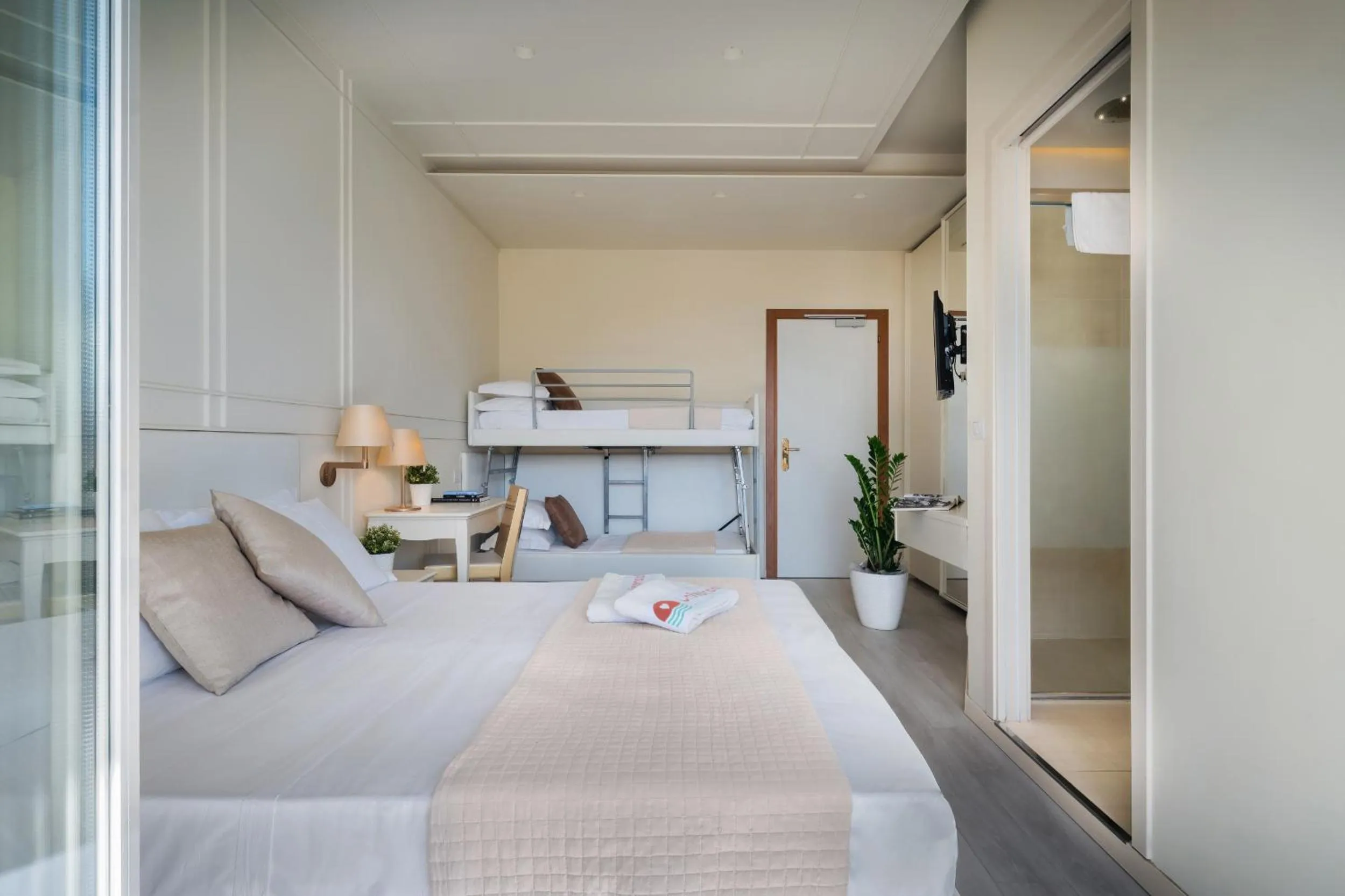 Bedroom, Bed in Hotel Universal