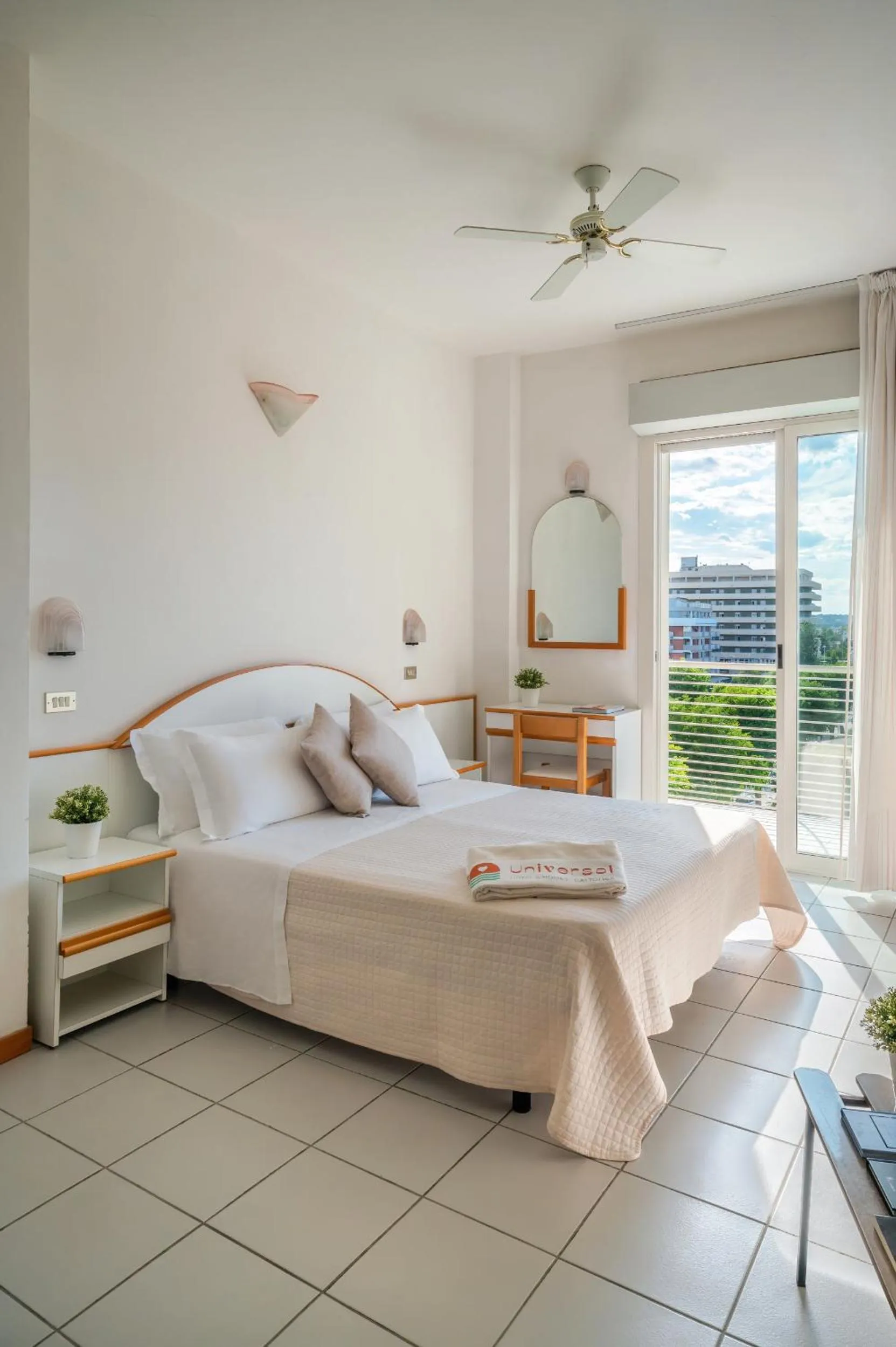 Animals, Bed in Hotel Universal