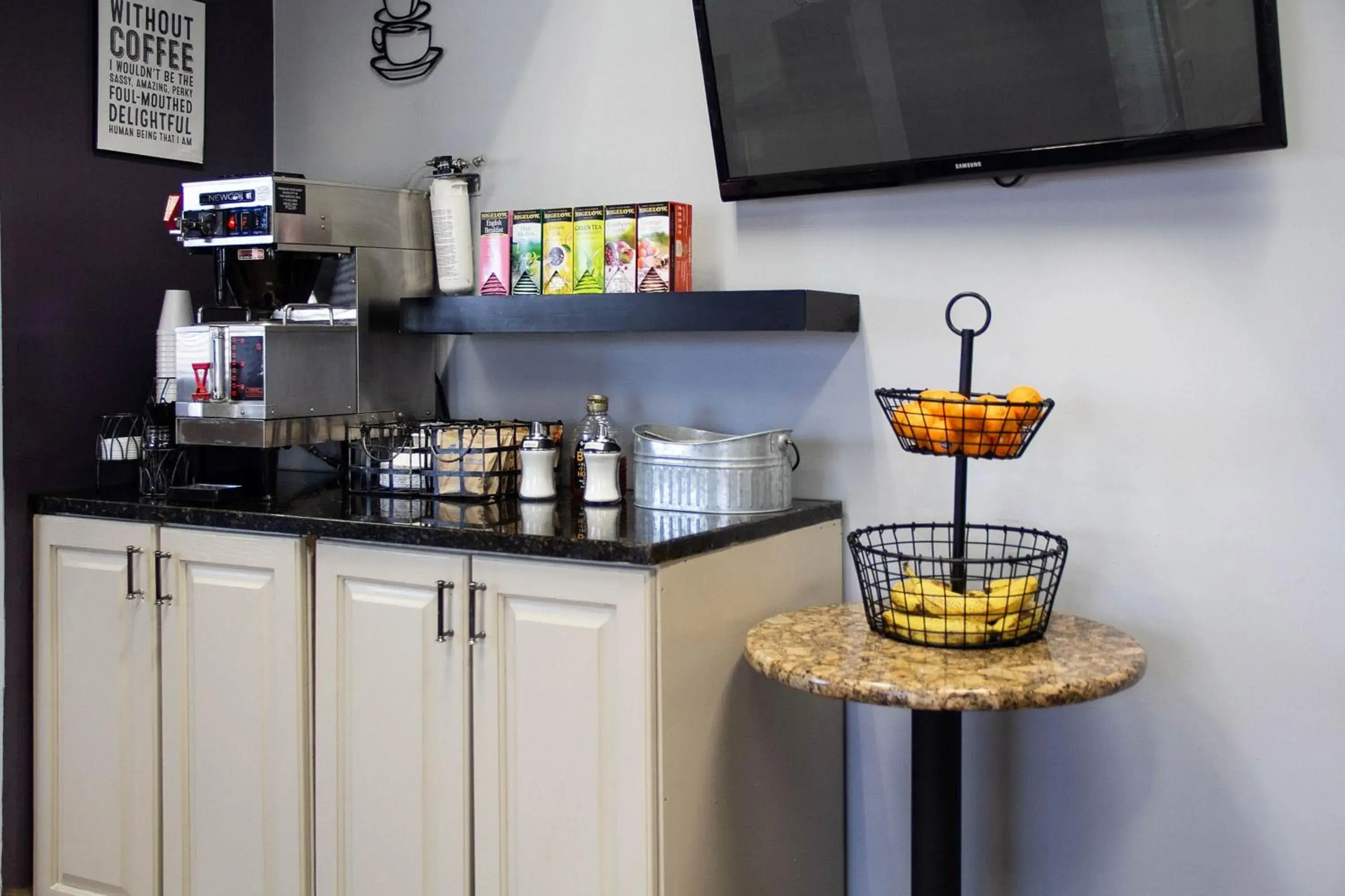 Breakfast in New Victorian Inn - Sioux City Breakfast in New Victorian Inn - Sioux City