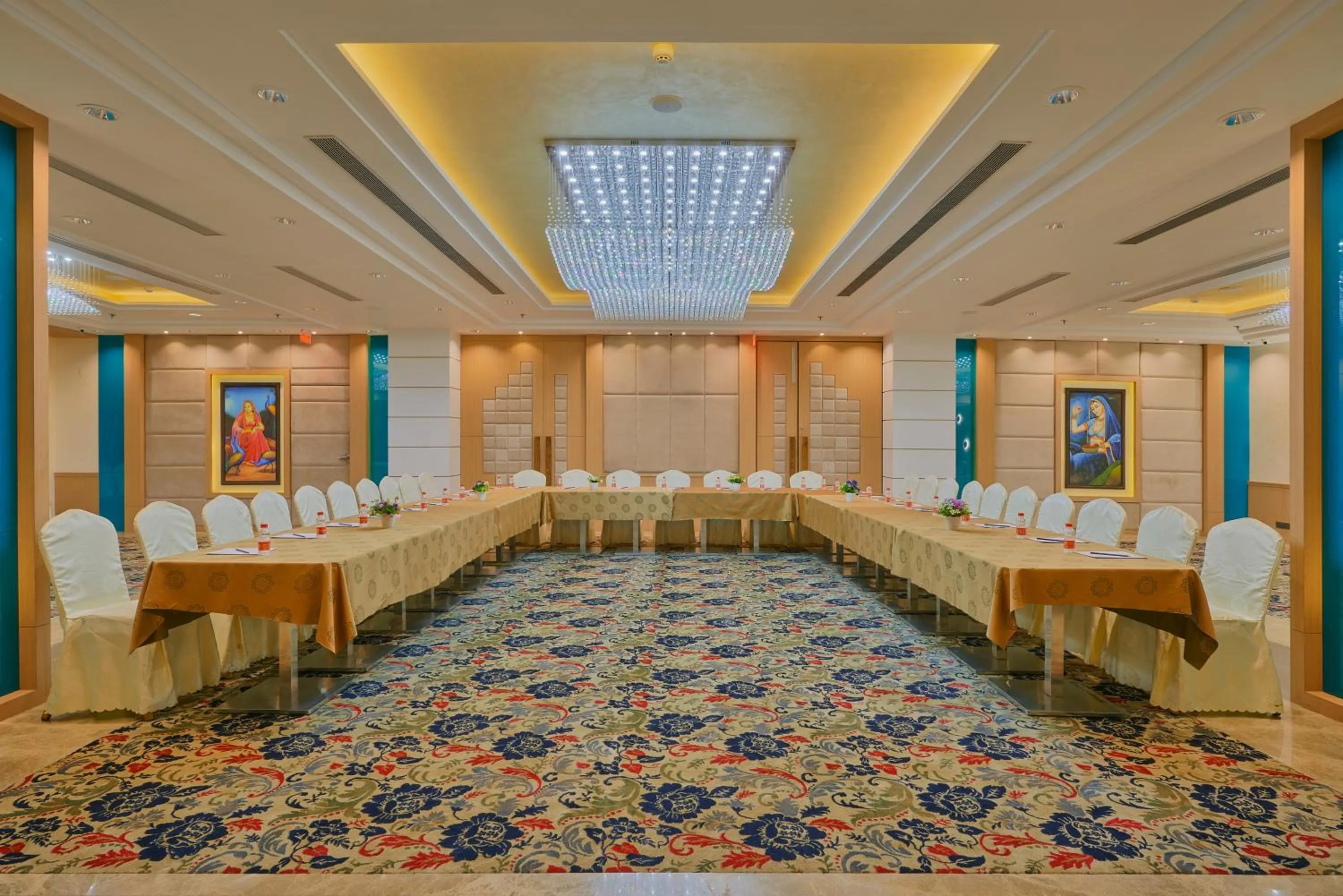 Restaurant/places to eat in SKK Blu Hotel & Spa