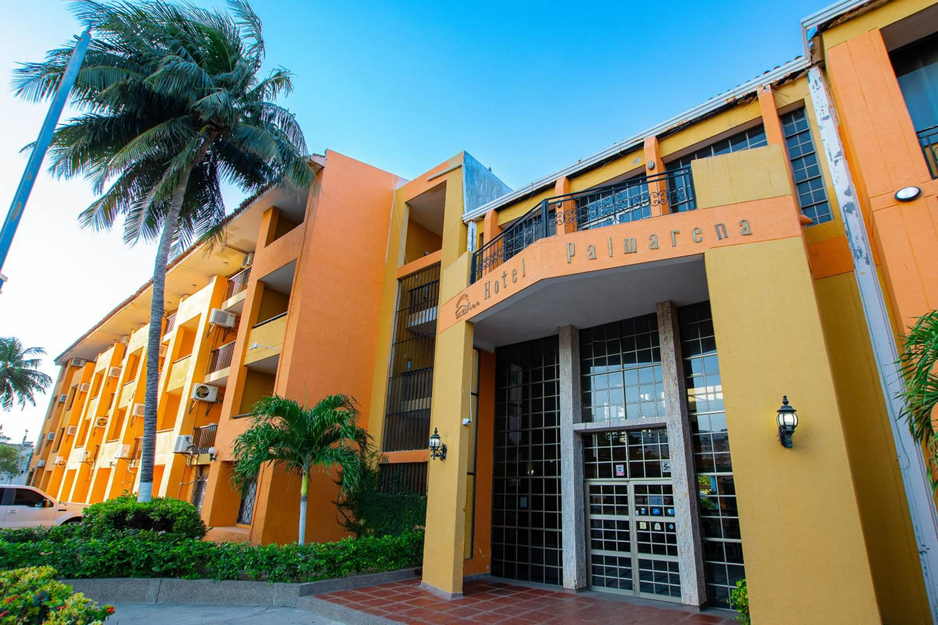 Property building in Hotel Palmarena Plaza Rodadero