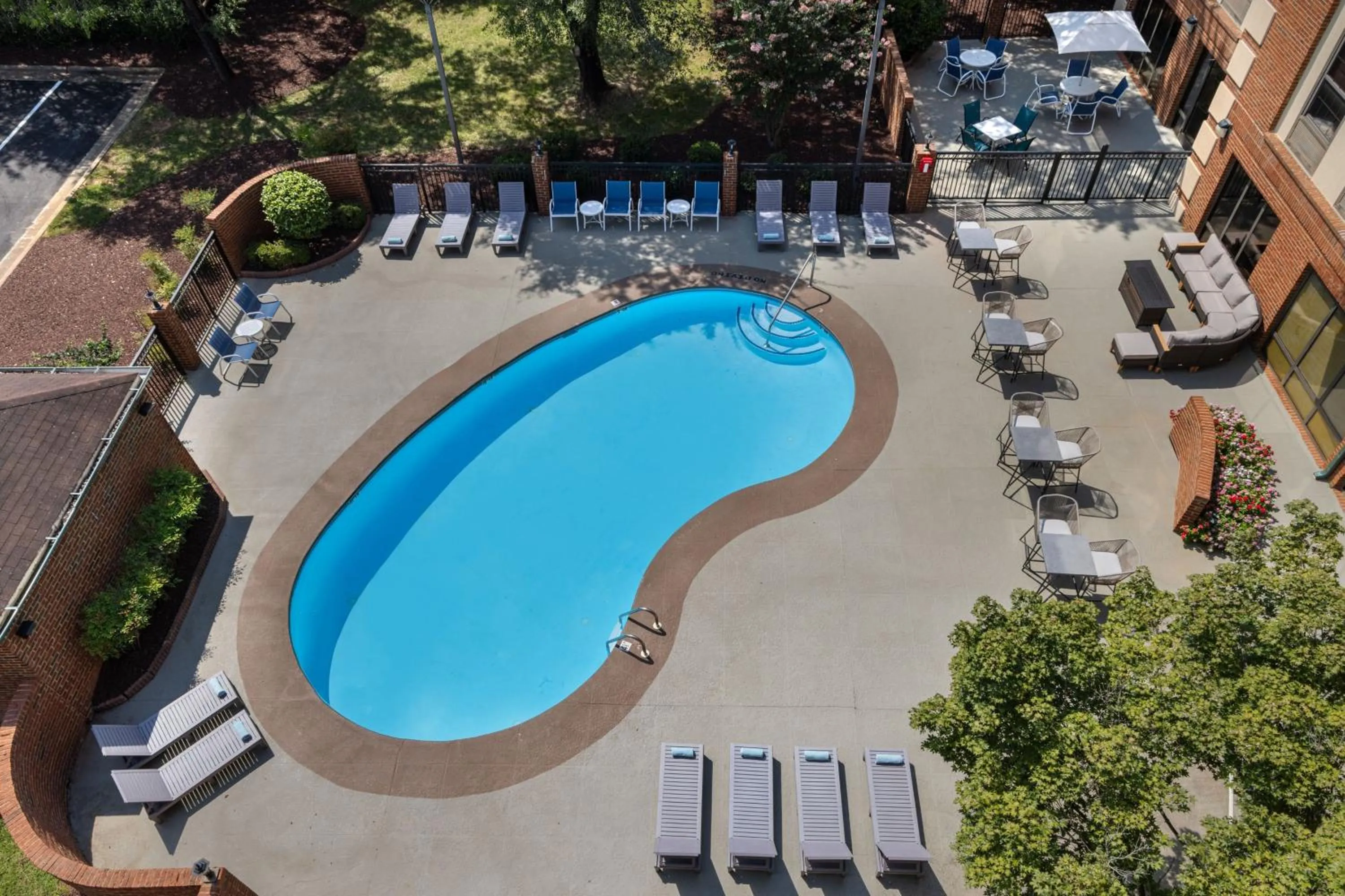 Swimming pool in Four Points by Sheraton Greensboro Airport
